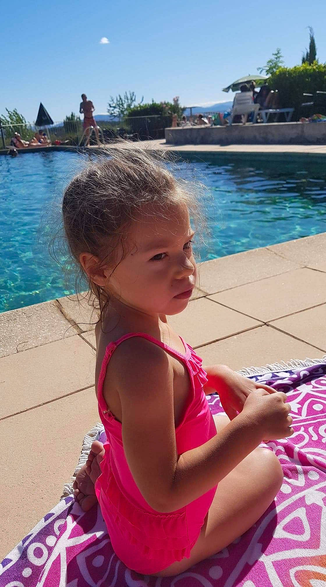 Marcia participe au concours pour gagner de l'argent avec cette photo : child, fun, leisure, long_hair, neck, person, pink, shoulder, smile, summer, sun_tanning, vacation