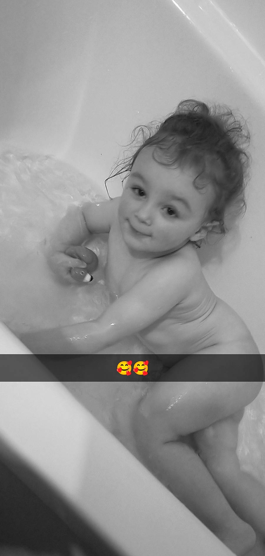 Maëlla a rejoint le concours — aidez-le/la à gagner de superbes lots ! arm, cheek, chin, eye, eyebrow, face, gesture, hair, hand, human_body, iris, joint, leg, lip, mouth, muscle, neck, nose, person, skin