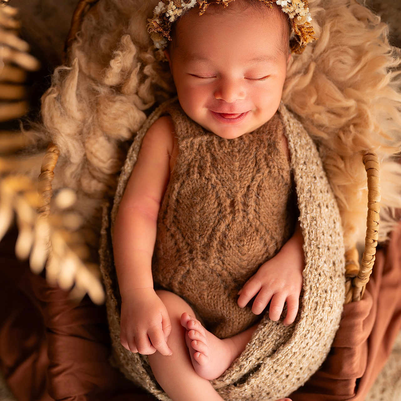 Liv participe au concours pour gagner de l'argent avec cette photo : newborn, baby, smiling, flower_crown, knitted_blanket, basket, soft_texture, sleeping, cute, infant, wrapped, cozy, warm_light, portrait, peaceful, child, hands, feet, indoor, closeup