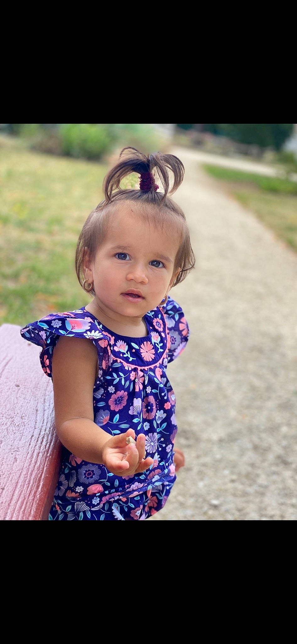 Kamilia a rejoint le concours — aidez-le/la à gagner de superbes lots ! baby, beauty, cheek, child, child_model, dress, ear, eye, face, grass, happy, head, person, photography, play, portrait, skin, smile, summer, toddler