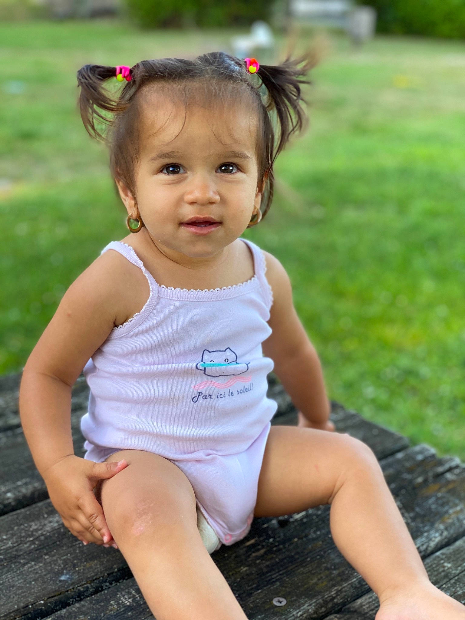 Kamilia a rejoint le concours — aidez-le/la à gagner de superbes lots ! baby, beauty, child, child_model, grass, happy, person, photography, pink, plant, play, sitting, skin, smile, summer, toddler, vacation