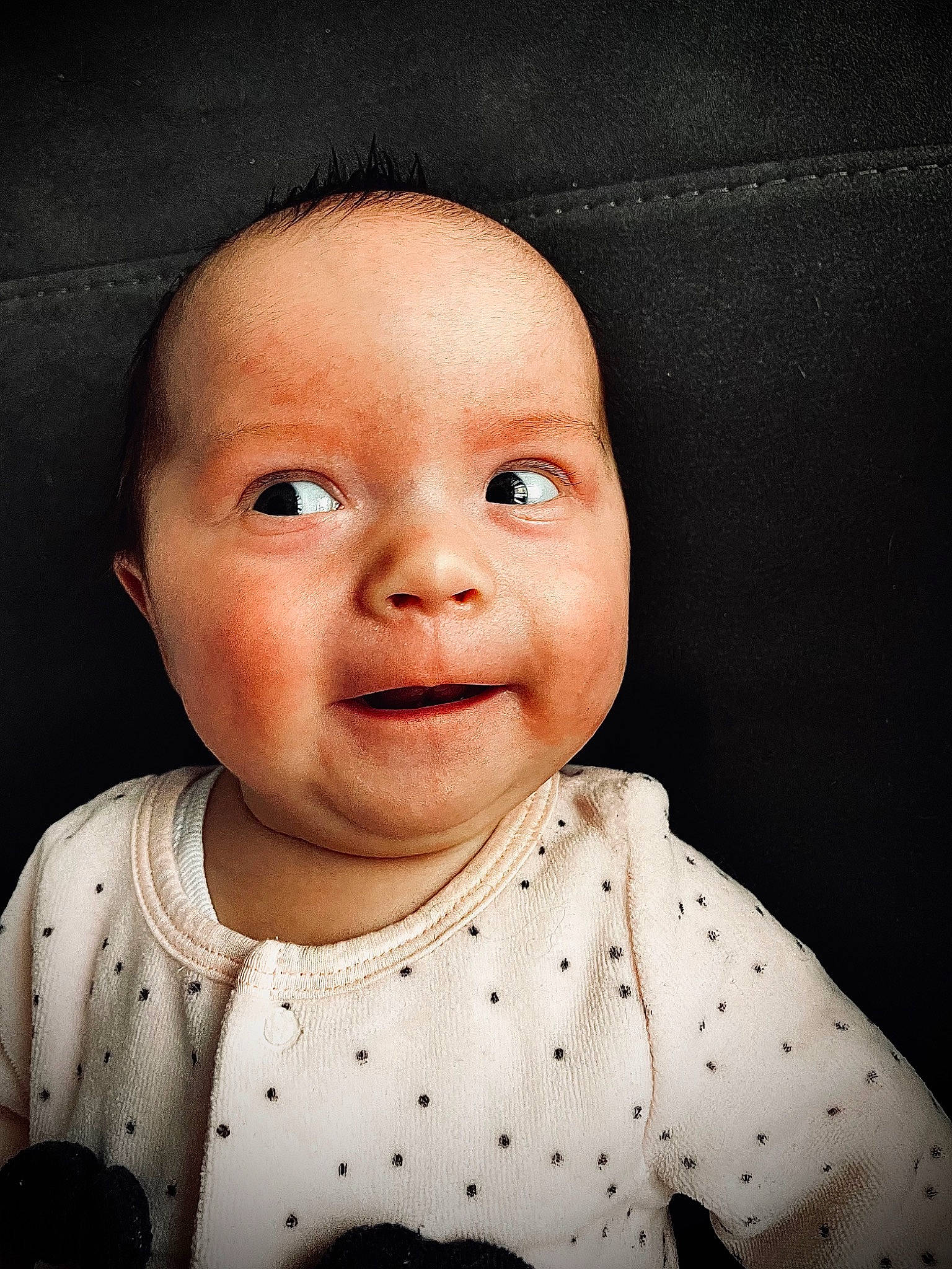 Dahlia participe au concours pour gagner de l'argent avec cette photo : baby, baby_toddler_clothing, cheek, child, chin, collar, eye, eyelash, flash_photography, happy, iris, lip, neck, no_expression, nose, pattern, person, skin, sleeve, smile