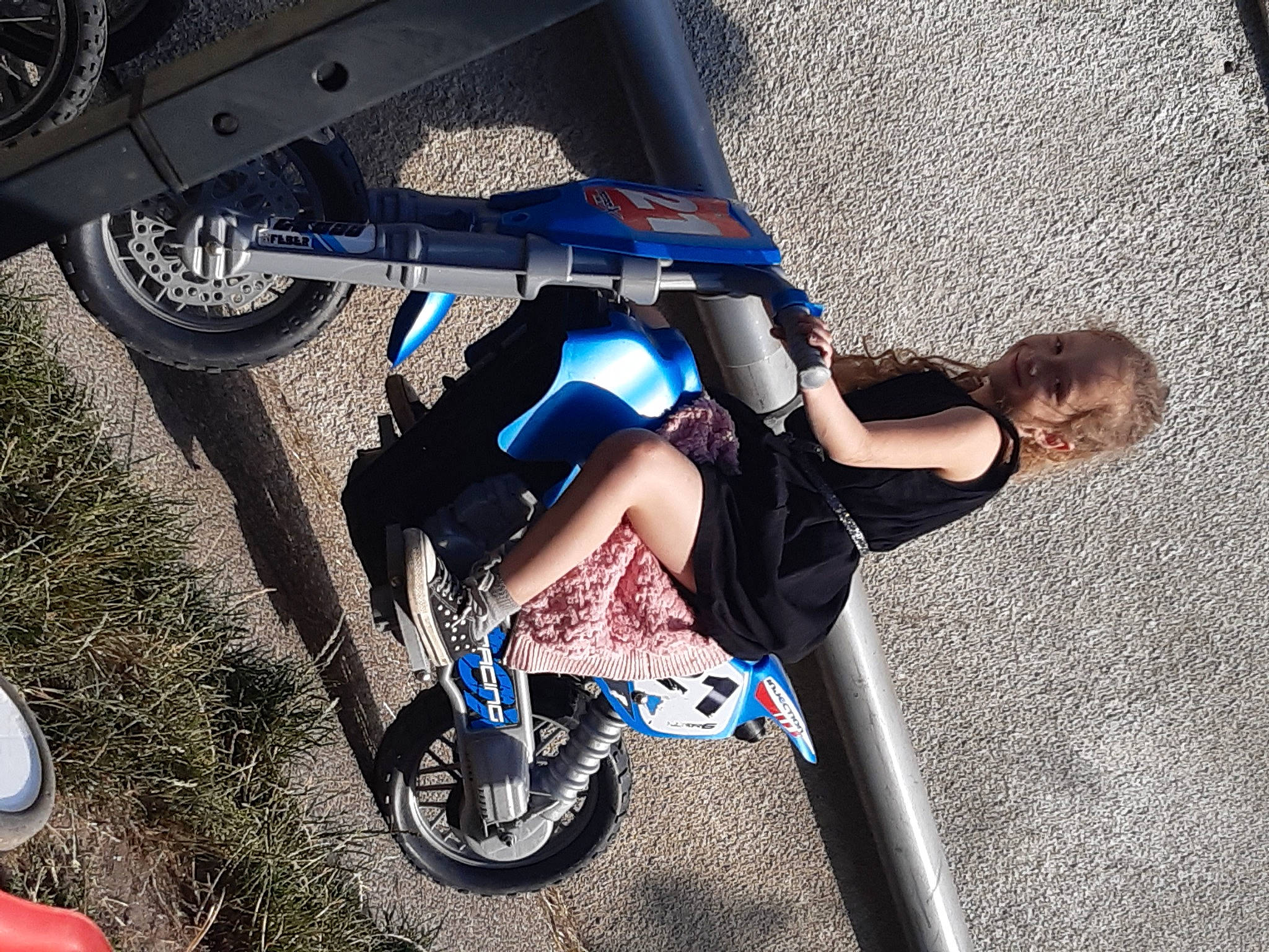 Shaïnna participe au concours pour gagner de l'argent avec cette photo : auto_part, bicycle, bicycle_accessory, bicycle_drivetrain_part, bicycle_wheel, bmx_bike, car, child, joy, person, recreation, rim, tire, toddler, vehicle, wheel