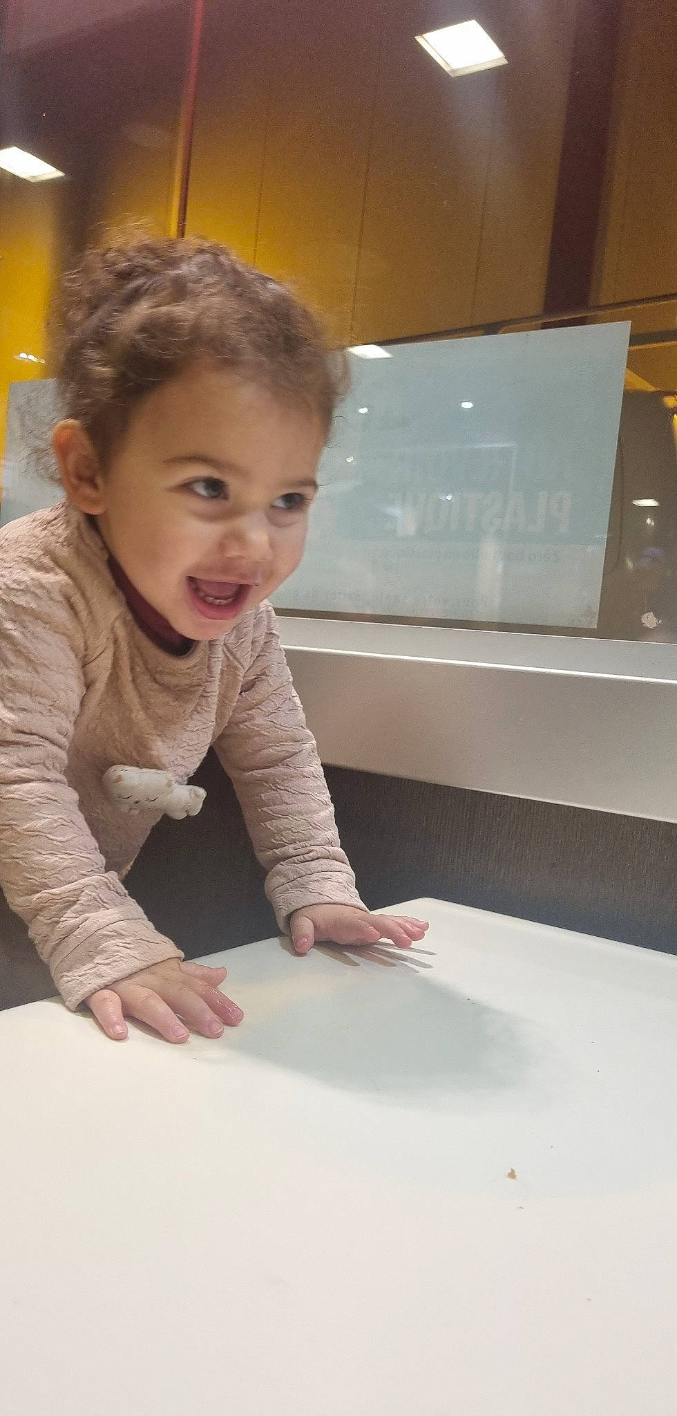 Raven participe au concours pour gagner de l'argent avec cette photo : automotive_design, cheek, child, floor, flooring, fun, happy, home_appliance, luxury_vehicle, person, room, sitting, skin, sleeve, smile, standing, t_shirt, table, thumb, toddler