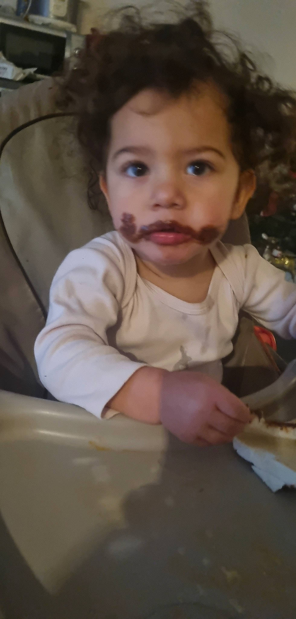 Raven a rejoint le concours — aidez-le/la à gagner de superbes lots ! baby, baby_toddler_clothing, cheek, child, chin, comfort, comfort_food, eye, fun, hair, hairstyle, happy, head, iris, lip, mouth, nose, person, sitting, skin