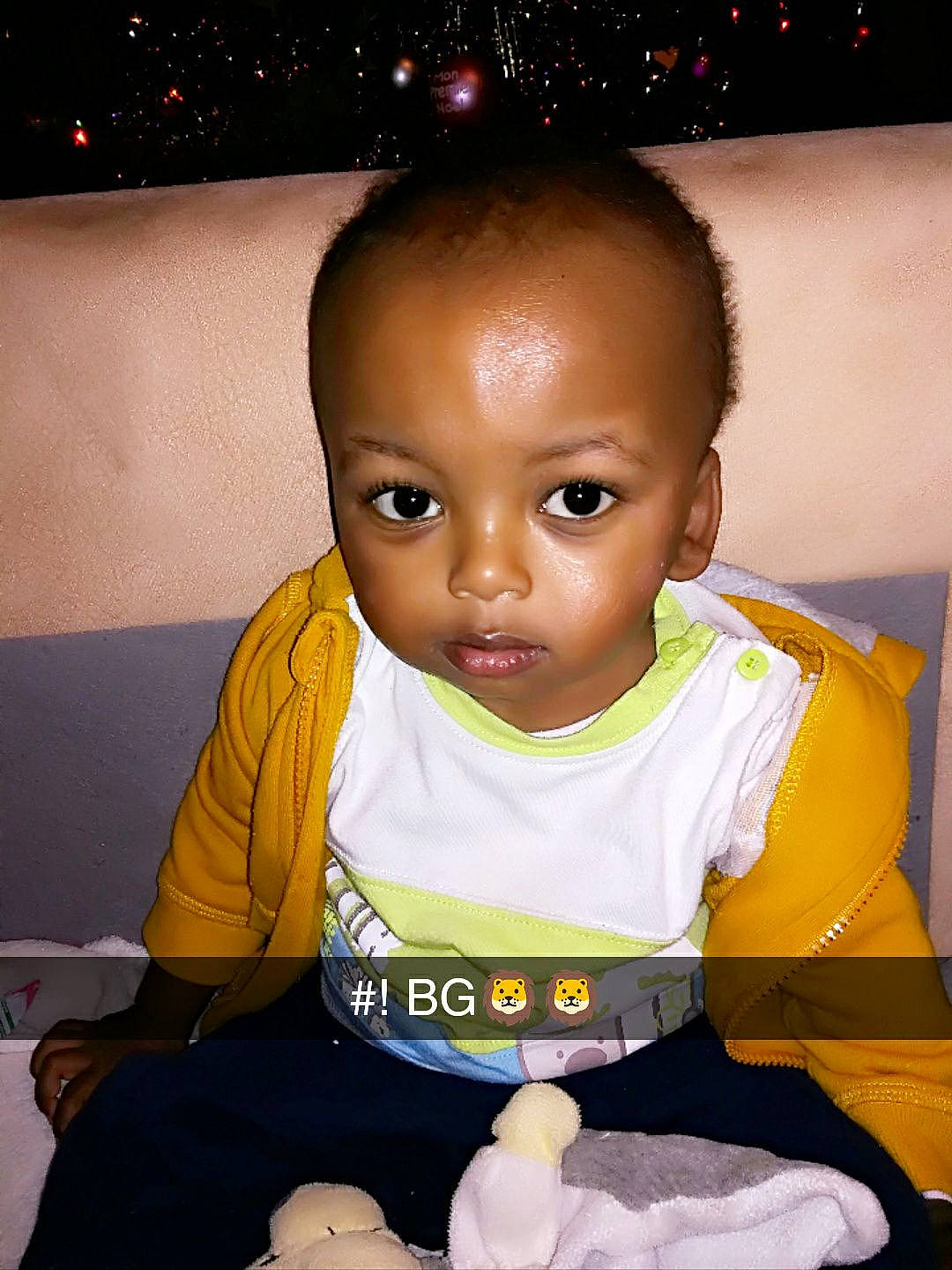 Eden participe au concours pour gagner de l'argent avec cette photo : baby, cheek, child, mouth, person, sitting, toddler