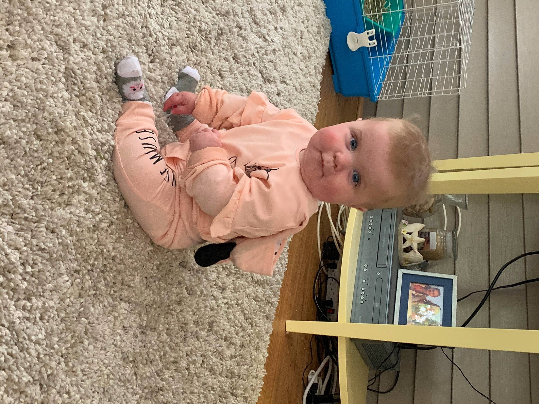 Jocelyn Ruby is registered to the contest to win money with this photo: arm, blurred, child, finger, hand, joy, leg, person