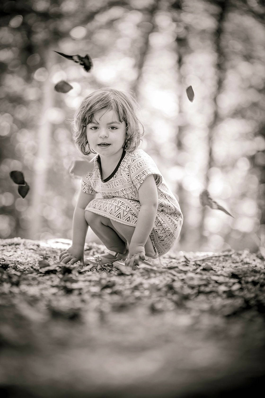 Lya participe au concours pour gagner de l'argent avec cette photo : beauty, black_and_white, child, emotion, facial_expression, fun, girl, happiness, lady, monochrome, monochrome_photography, person, photo_shoot, photograph, photography, portrait, portrait_photography, sitting, smile, snapshot