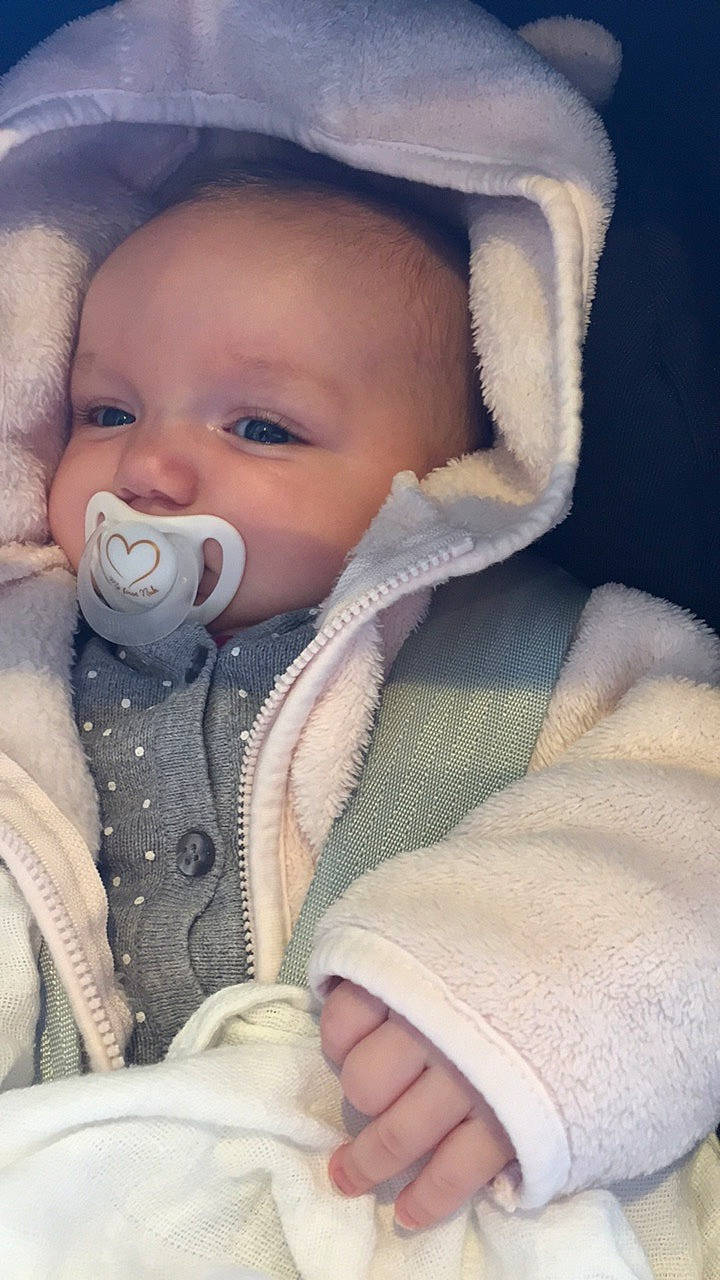 Julianna participe au concours pour gagner de l'argent avec cette photo : baby, baby_products, baby_sleeping, cheek, child, nose, person, product, skin, toddler