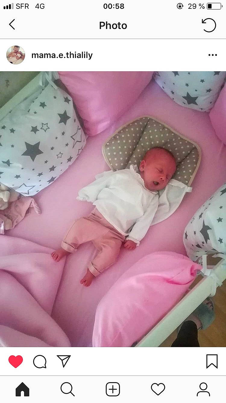 Liyah a rejoint le concours — aidez-le/la à gagner de superbes lots ! baby, bedtime, birth, child, person, photo_caption, pink, product, toddler