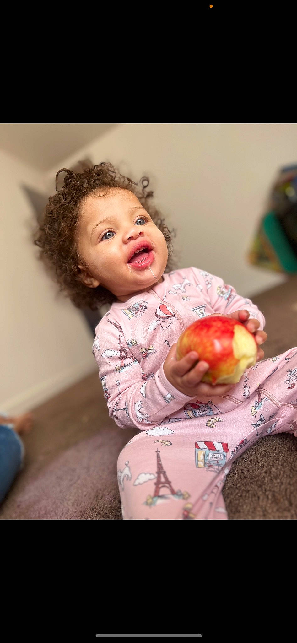 Kalilah joined the competition — help win amazing prizes! apple, child, dress, flash_photography, food, fruit, gesture, hand, happy, human_body, lip, mouth, natural_foods, person, plant, produce, rose_family, skin, superfood, sweetness