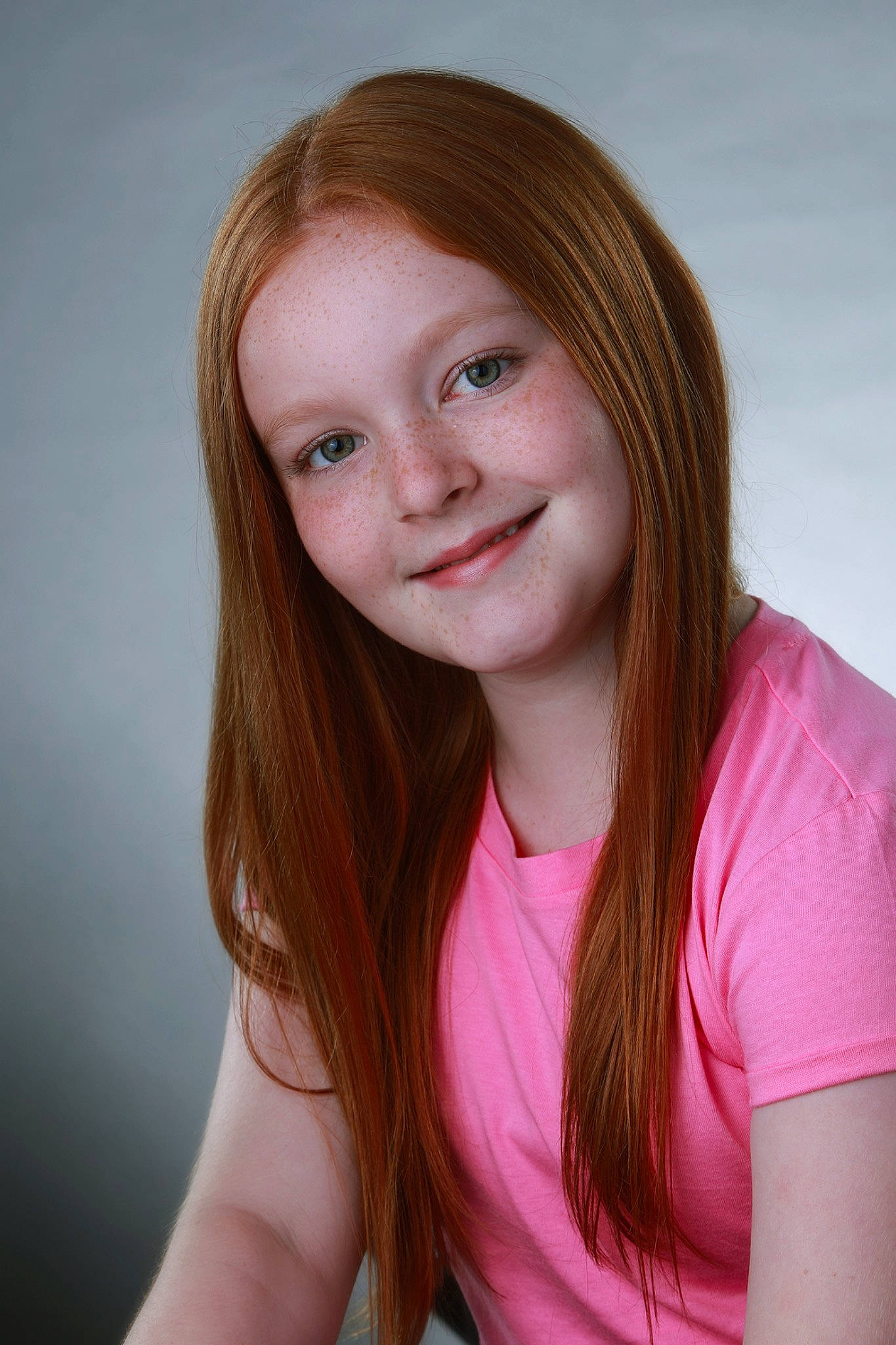 Hannah is registered to the contest to win money with this photo: beauty, blond, cheek, chest, eyebrow, eyelash, flash_photography, gesture, happy, human_body, iris, jaw, joy, layered_hair, lip, long_hair, nose, person, skin, smile