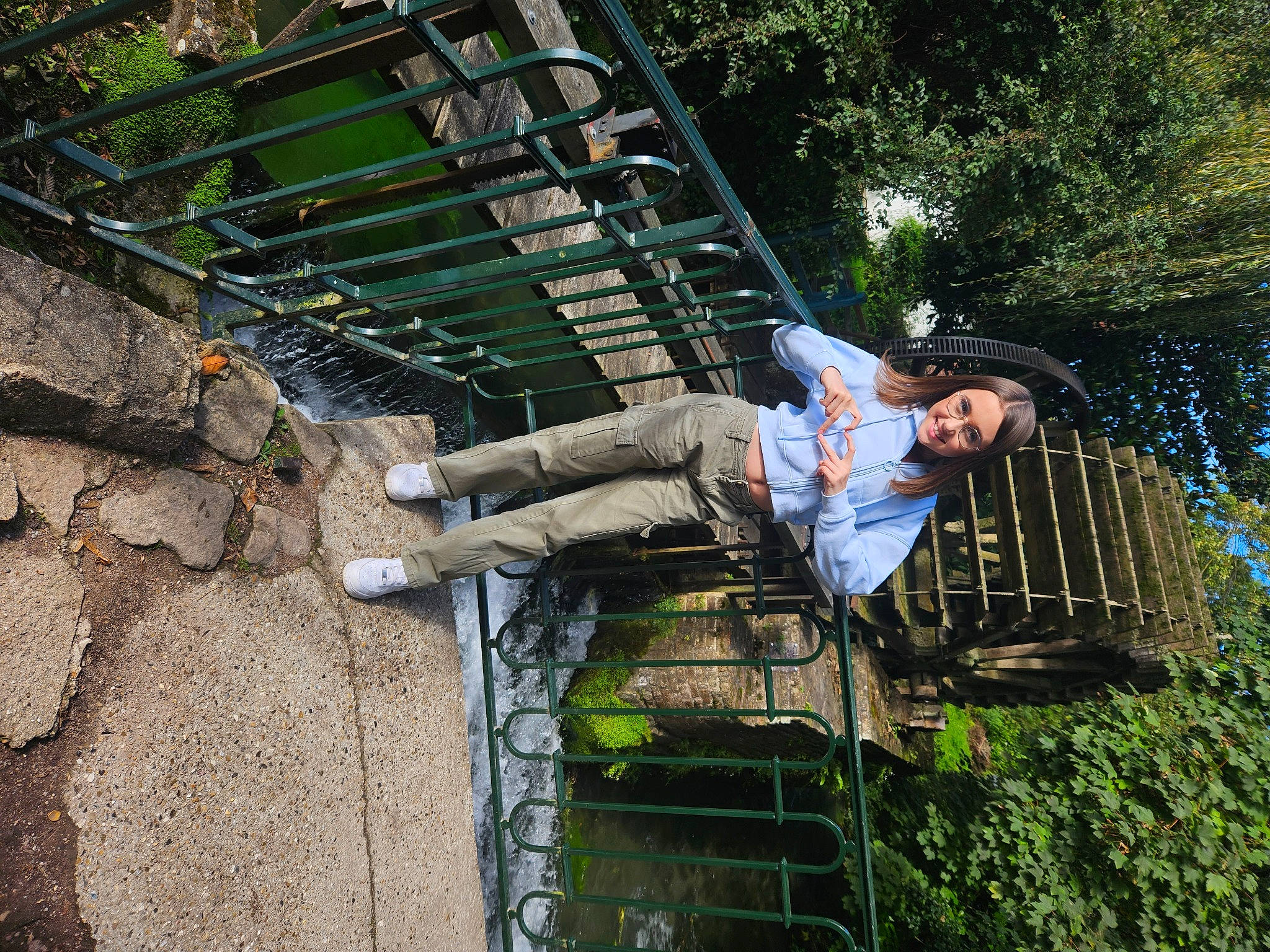 Cléa participe au concours pour gagner de l'argent avec cette photo : adventure, bedrock, fun, joy, jungle, leisure, outdoor_shoe, person, plant, recreation, rope, shorts, stairs, tree, walking_shoe