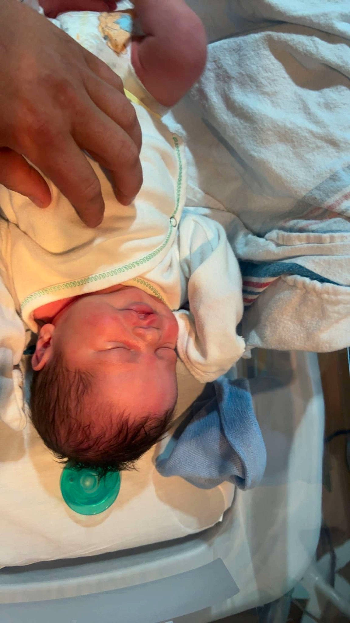 Jorge is registered to the contest to win money with this photo: abdomen, arm, baby, cheek, chest, child, comfort, elbow, finger, gesture, hand, happy, joint, mouth, nail, person, room, skin, thumb, toddler