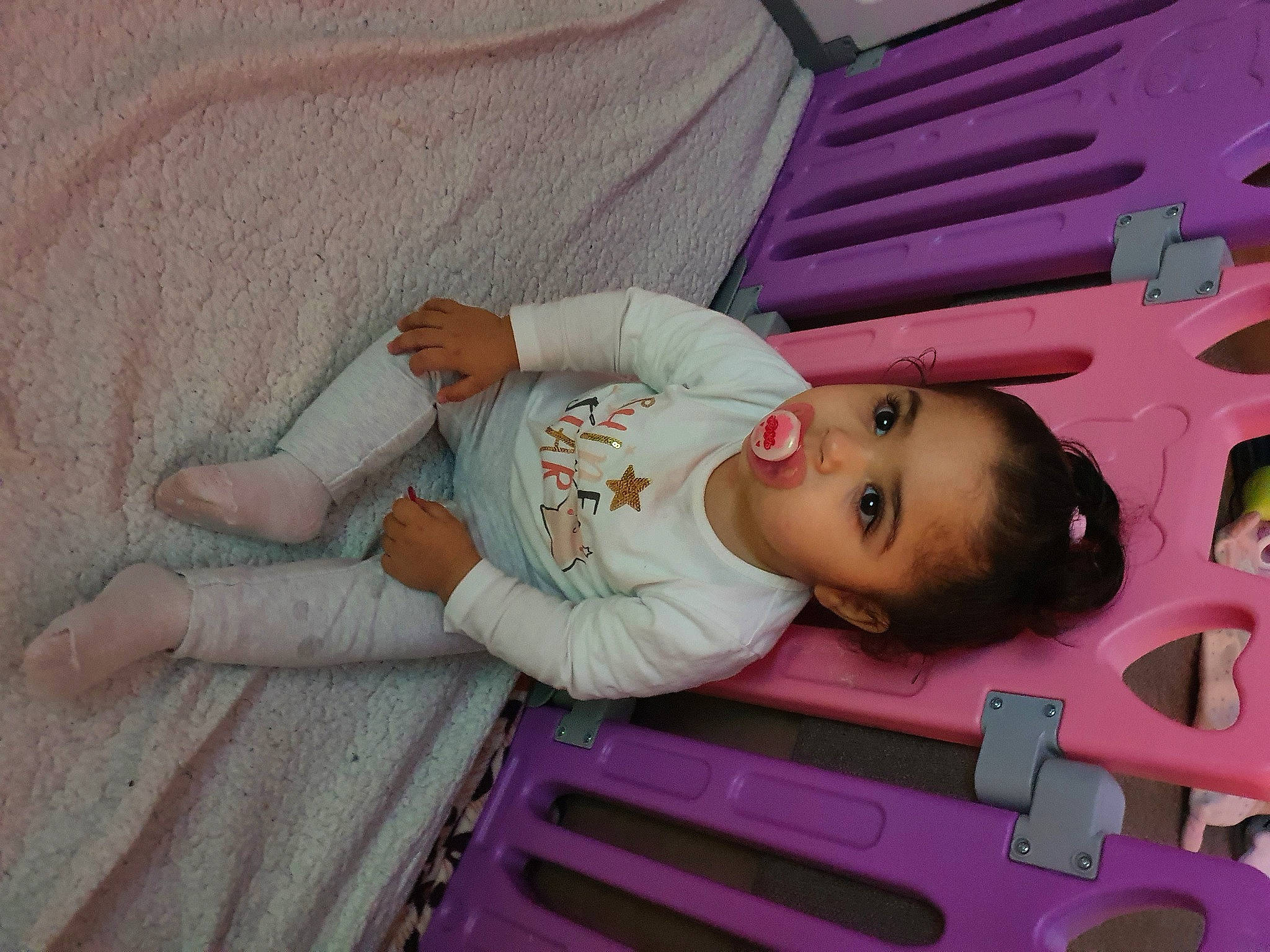 Houria participe au concours pour gagner de l'argent avec cette photo : baby, baby_products, baby_toddler_clothing, cheek, child, comfort, flooring, fun, linens, magenta, person, pink, play, room, sitting, skin, sock, toddler, tree, vehicle_door