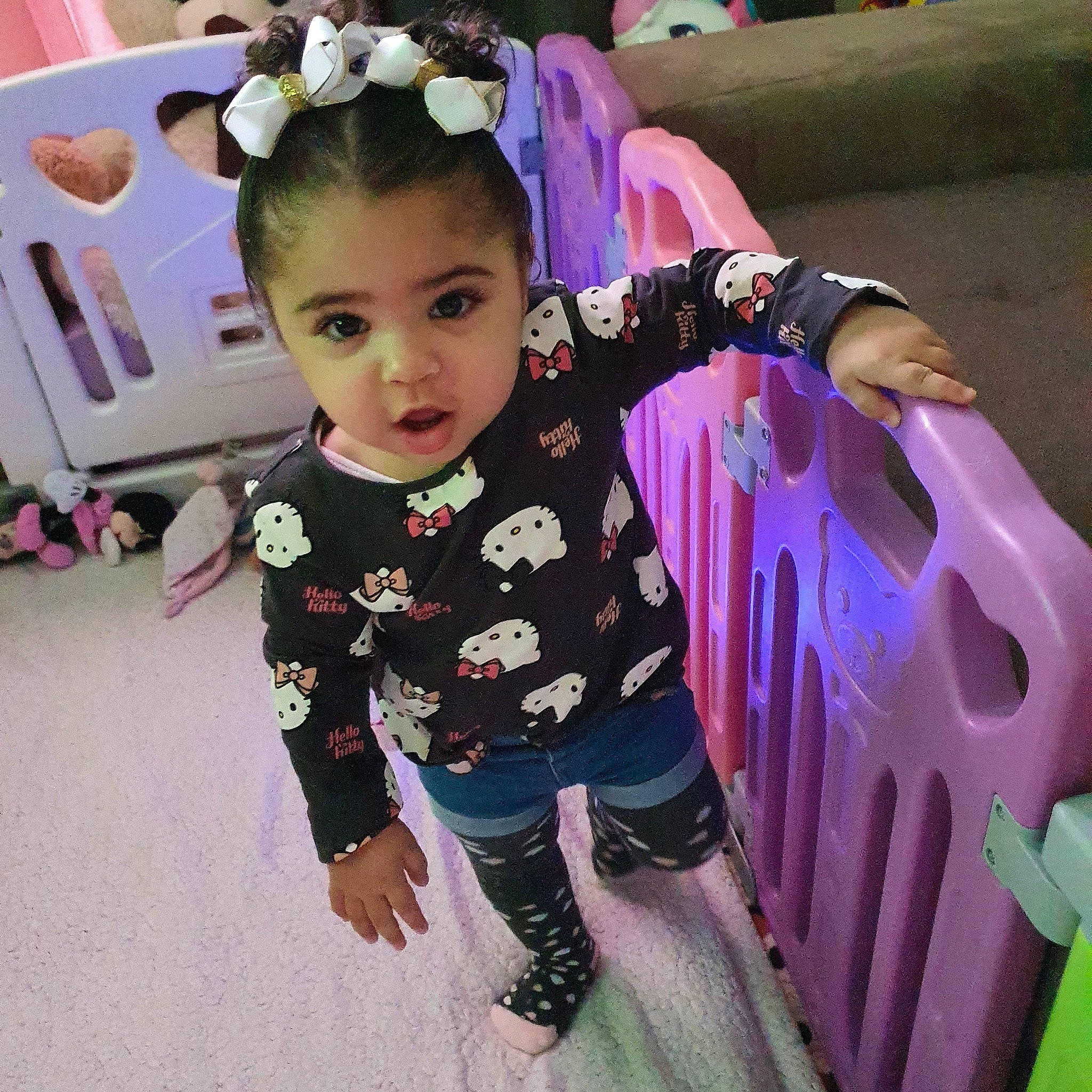 Houria participe au concours pour gagner de l'argent avec cette photo : baby_toddler_clothing, beauty, child, cool, event, eyelash, flower, fun, hair_accessory, happy, head, headband, headpiece, iris, leisure, magenta, person, pink, purple, sleeve