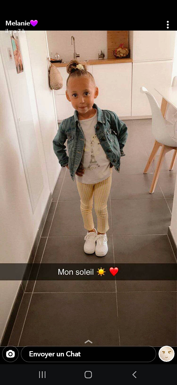 Hanaé a rejoint le concours — aidez-le/la à gagner de superbes lots ! child, child_model, fashion, fashion_design, outerwear, person, shoe, standing, toddler