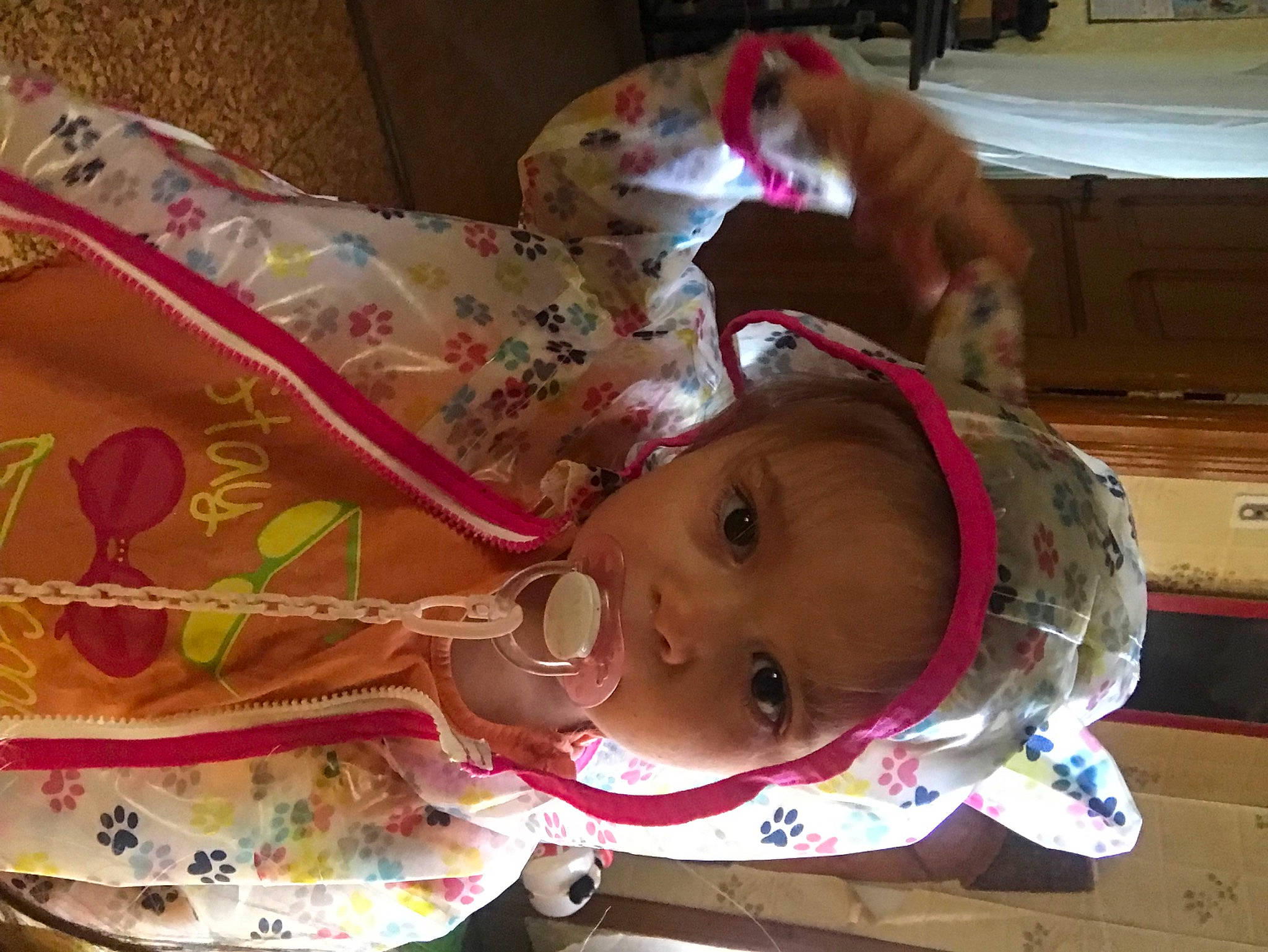 Lilou participe au concours pour gagner de l'argent avec cette photo : baby, baby_toddler_clothing, cheek, child, happy, person, room, toddler