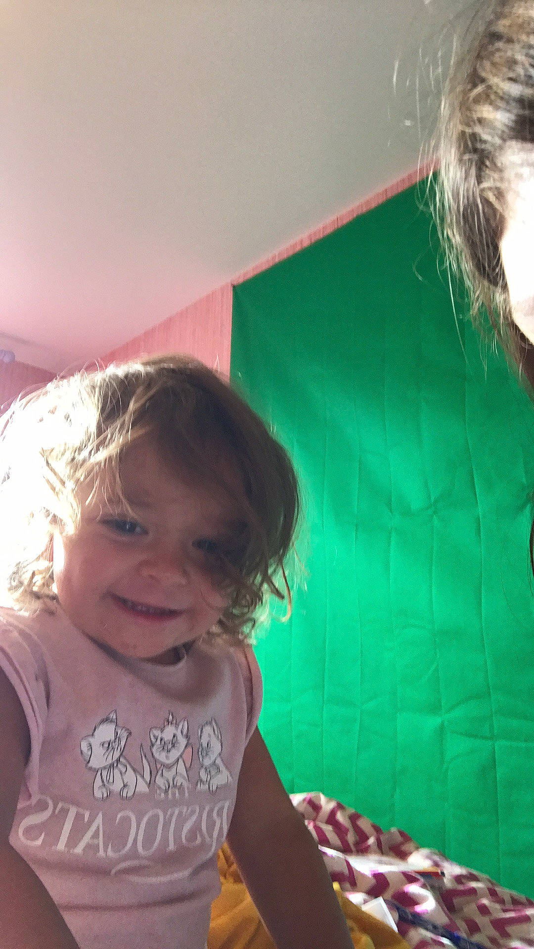 Lilou a rejoint le concours — aidez-le/la à gagner de superbes lots ! baby_toddler_clothing, beard, blond, child, fun, fur, grass, happy, joy, laugh, leisure, magenta, person, pink, play, room, sitting, smile, t_shirt, toddler