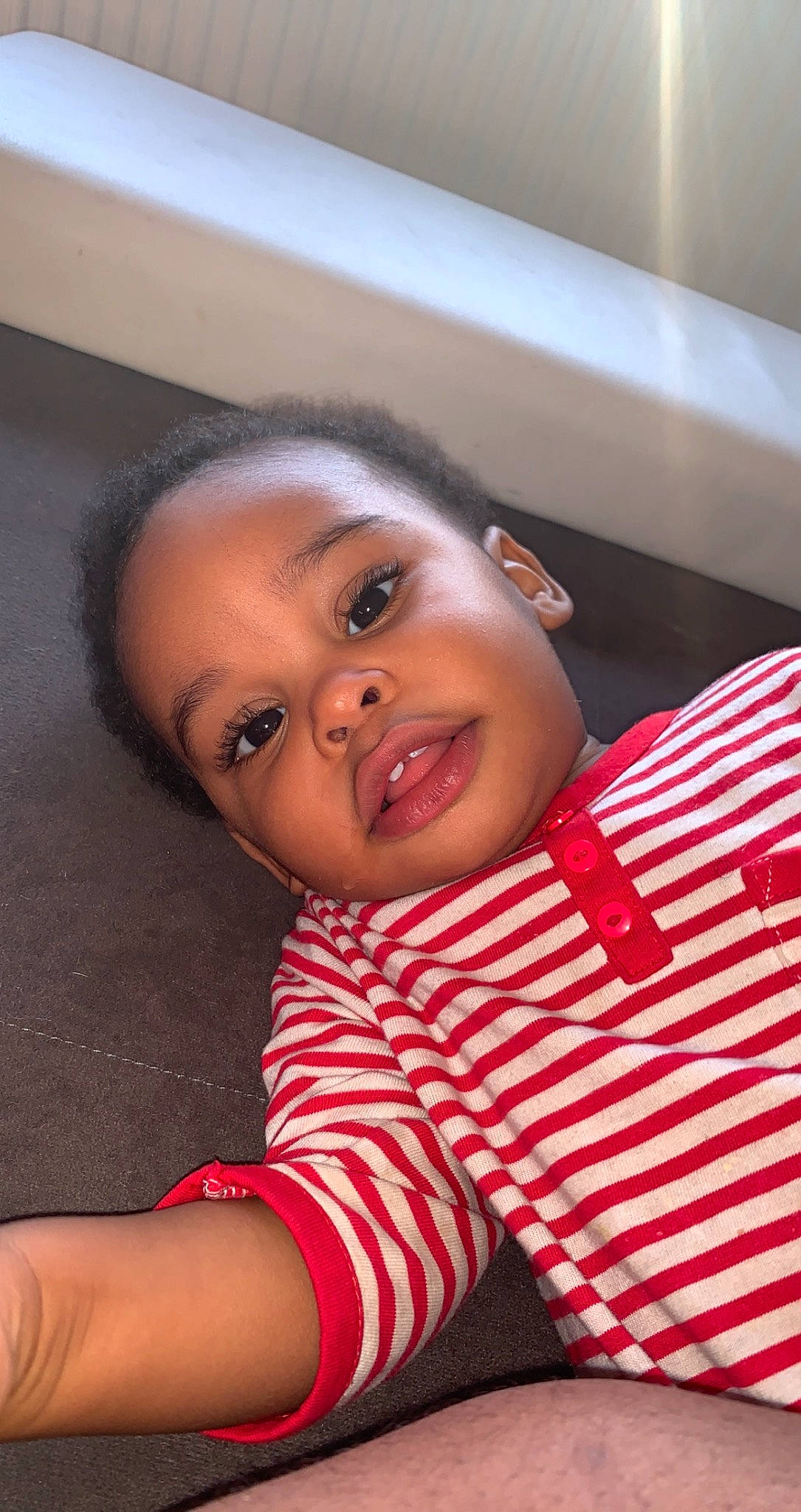 Maïley participe au concours pour gagner de l'argent avec cette photo : arm, baby_toddler_clothing, cheek, chin, comfort, eye, eyebrow, finger, forehead, hairstyle, happy, iris, lip, mouth, neck, nose, person, skin, sleeve, smile