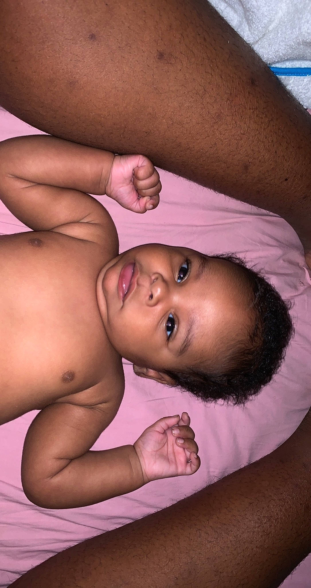 Maïley participe au concours pour gagner de l'argent avec cette photo : arm, cheek, chin, eyebrow, eyelash, forehead, gesture, hand, human_body, iris, jaw, lip, mammal, mouth, muscle, neck, nose, person, shoulder, skin