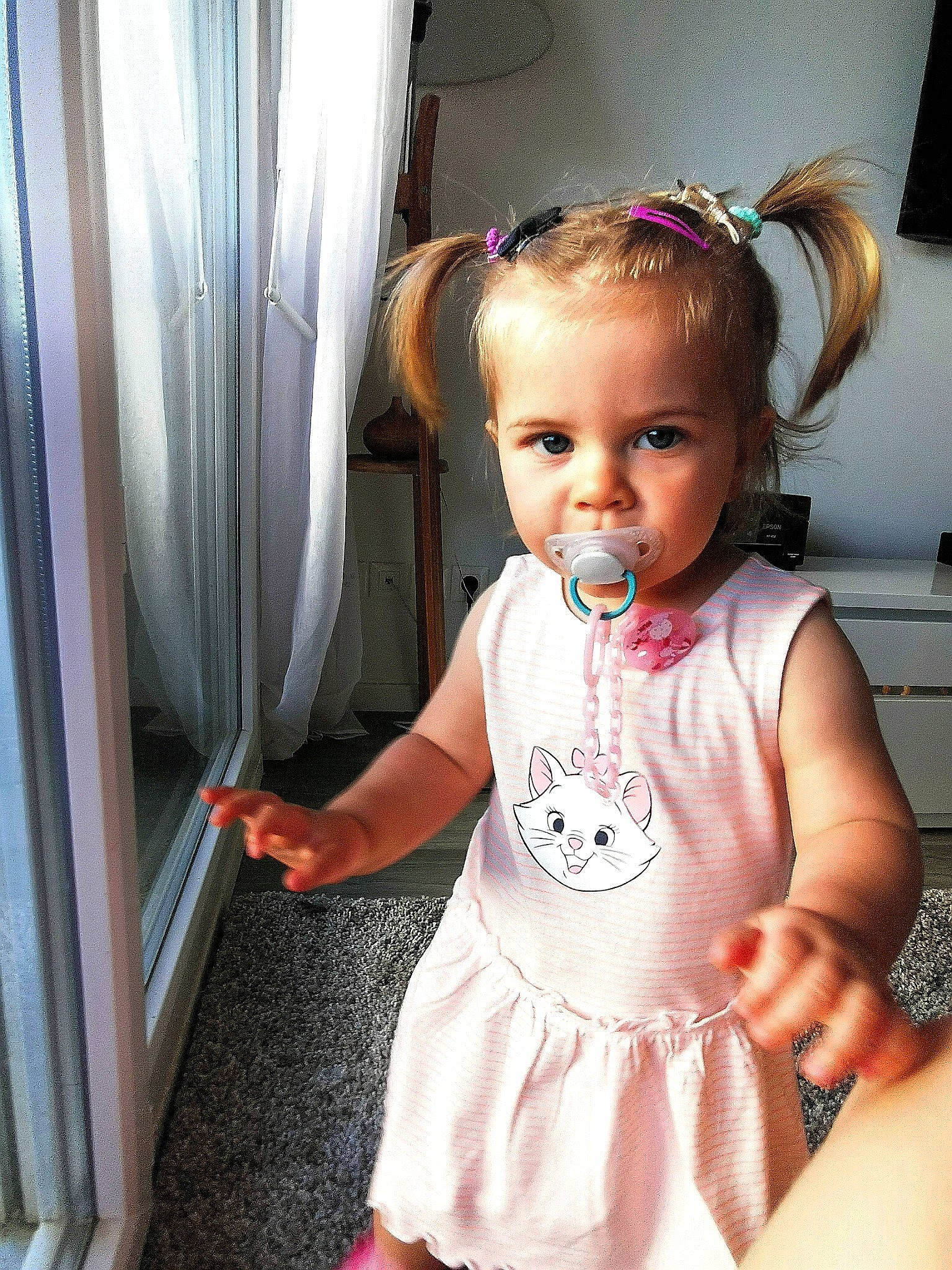 Amanda a rejoint le concours — aidez-le/la à gagner de superbes lots ! baby, baby_products, baby_toddler_clothing, child, dress, ear, fashion_accessory, hair_accessory, headband, person, pink, product, room, toddler