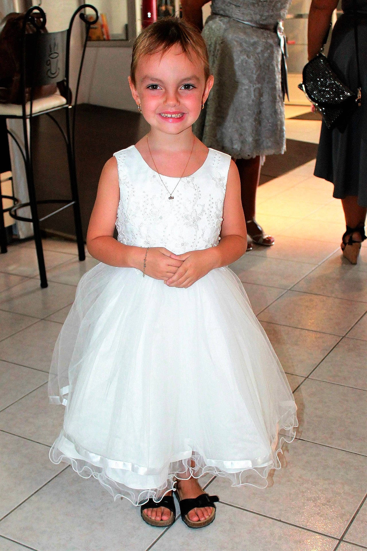 Perrine a rejoint le concours — aidez-le/la à gagner de superbes lots ! bridal_clothing, bride, ceremony, child, cocktail_dress, costume, dress, facial_expression, flooring, flower_girl, formal_wear, girl, gown, joy, lady, outerwear, person, smile, standing, wedding