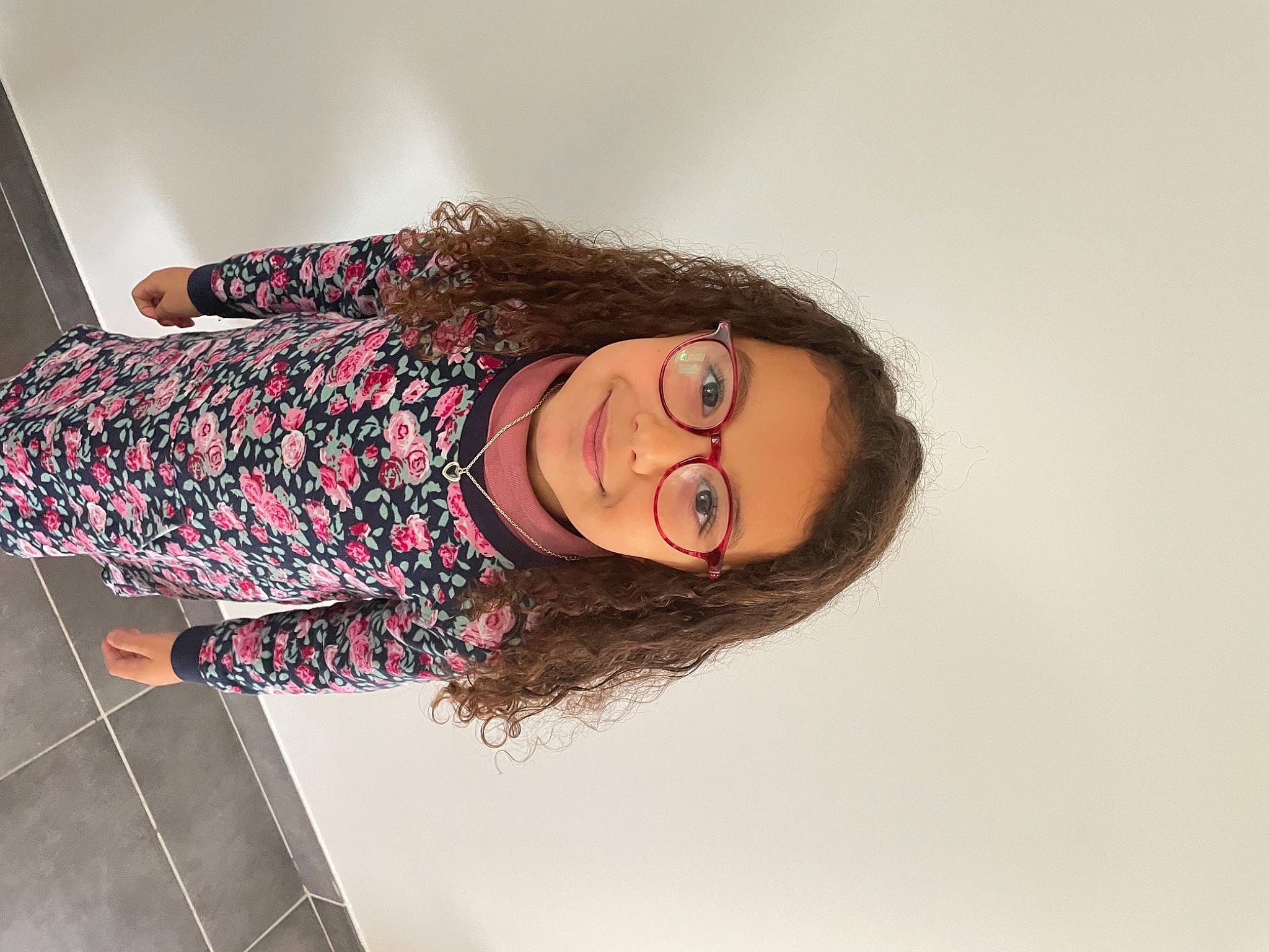 Jenna a rejoint le concours — aidez-le/la à gagner de superbes lots ! blond, comfort, eyelash, eyewear, fashion_design, flash_photography, fun, happy, human_leg, joy, lip, long_hair, magenta, neck, person, selfie, shoulder, street_fashion, thigh, trunk