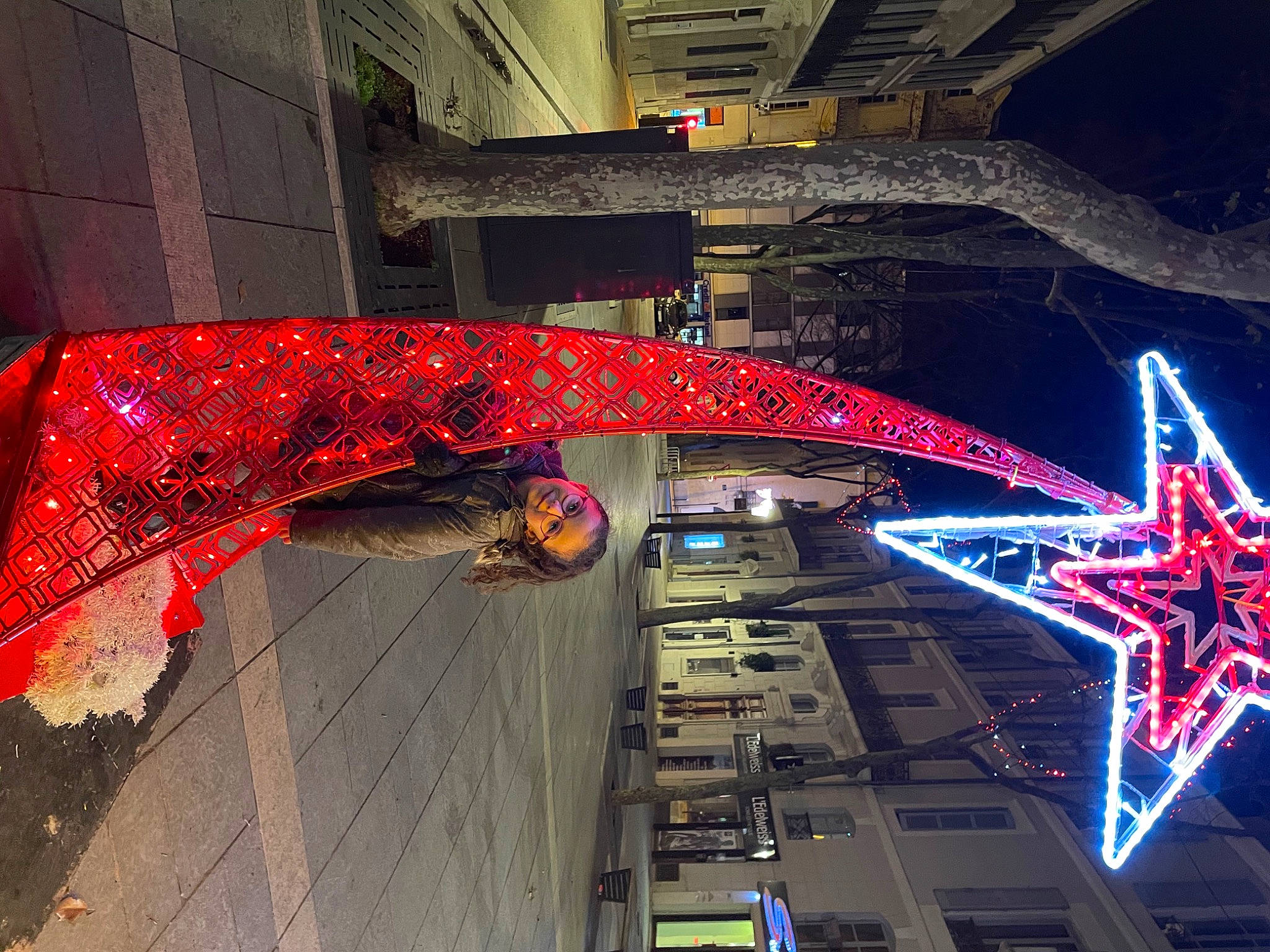 Jenna a rejoint le concours — aidez-le/la à gagner de superbes lots ! automotive_design, automotive_lighting, building, city, electricity, event, human_settlement, joy, landmark, light, magenta, metropolis, metropolitan_area, midnight, pedestrian, person, red, road, space, tree