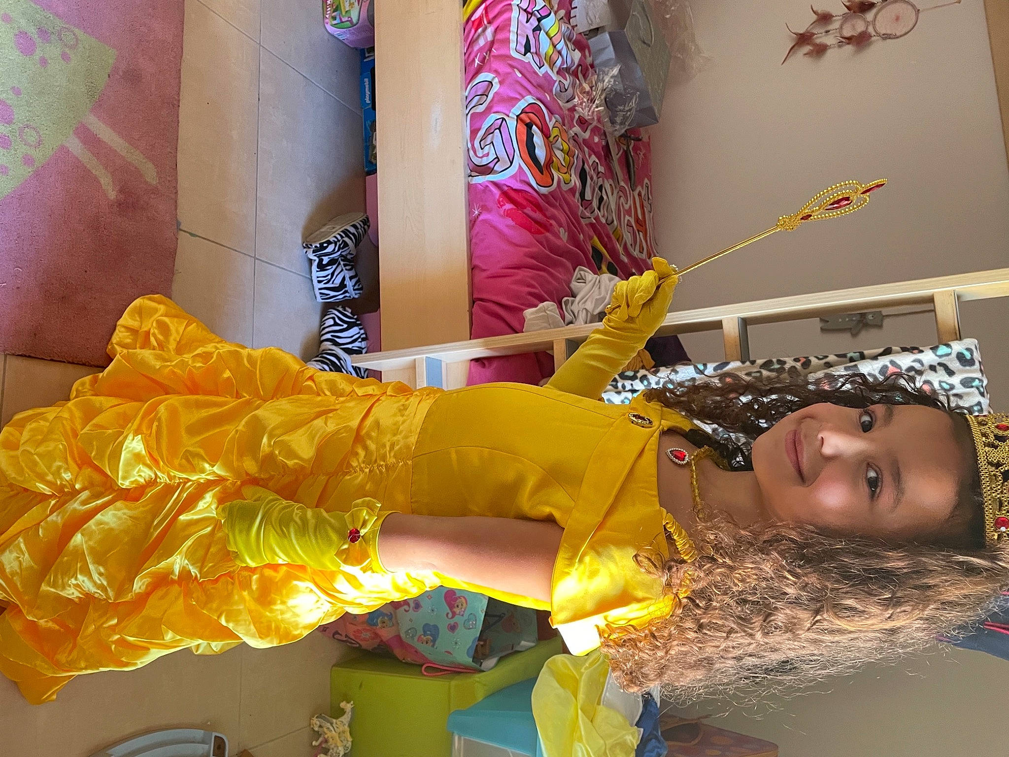 Jenna participe au concours pour gagner de l'argent avec cette photo : art, costume, event, fashion_design, fun, joy, magenta, organism, pattern, peach, person, room, smile, toddler, visual_arts, wrist, yellow