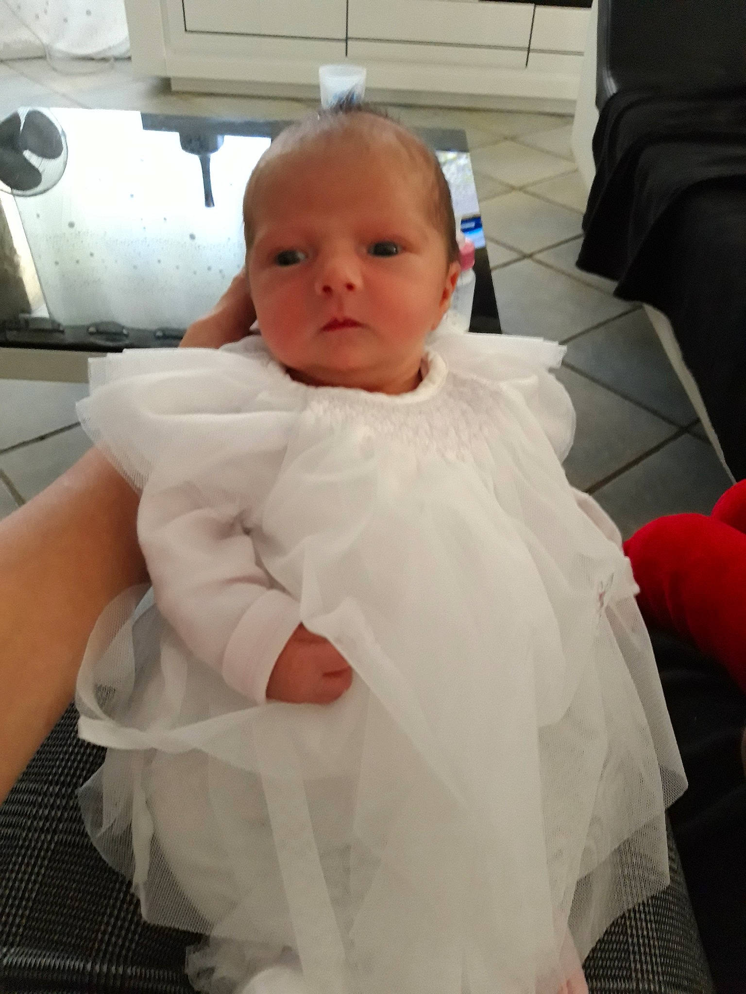 Tchelssy participe au concours pour gagner de l'argent avec cette photo : baby, child, costume, dress, hand, head, person, skin, toddler, white