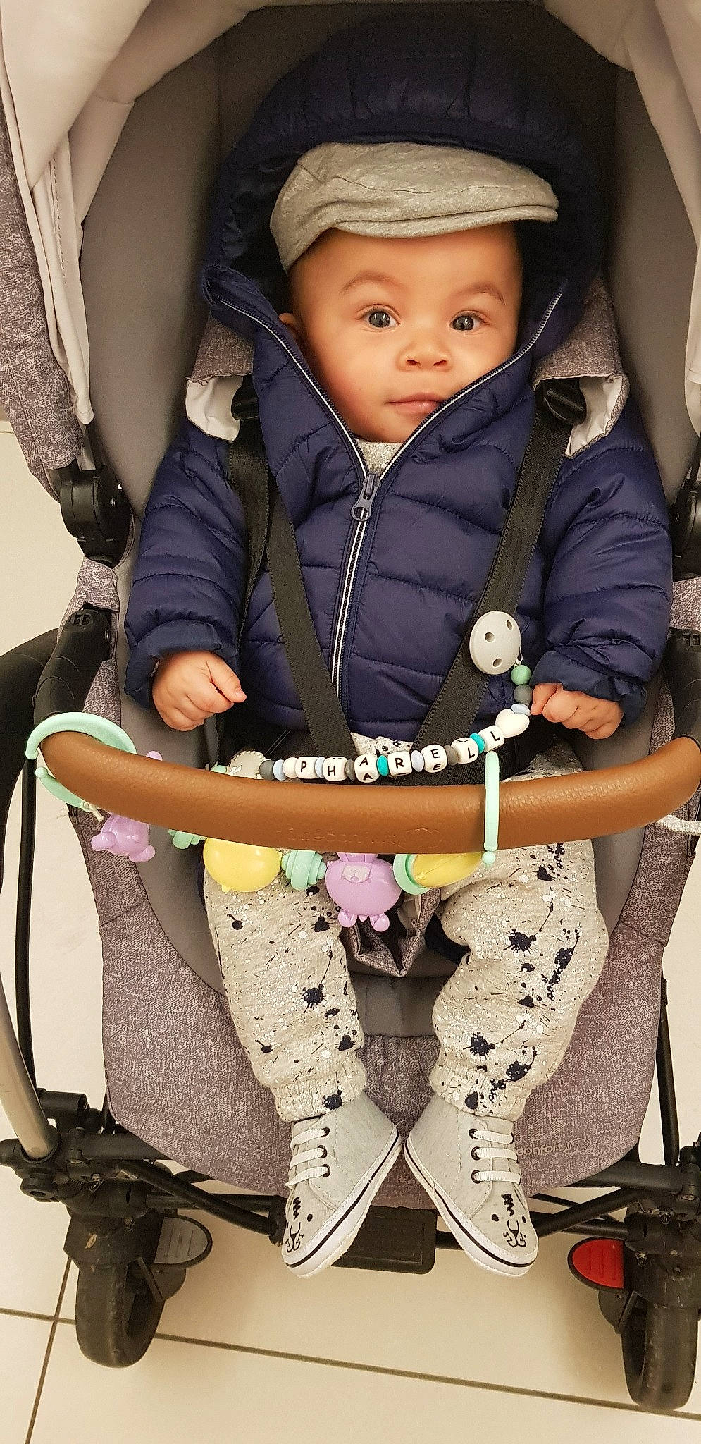 Pharell a rejoint le concours — aidez-le/la à gagner de superbes lots ! baby_carriage, baby_products, camouflage, child, climbing_harness, headwear, person, product, toddler