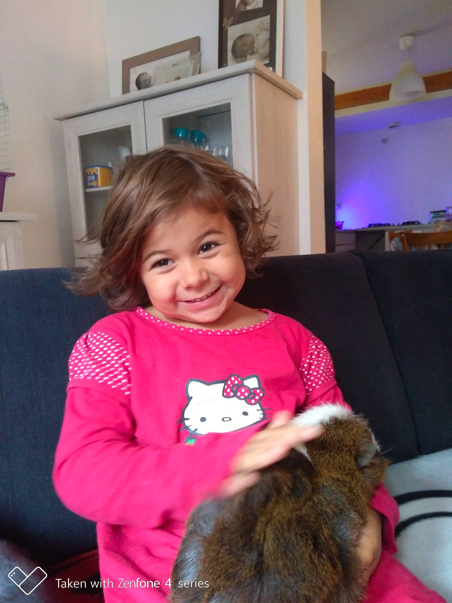 Gwenaelle participe au concours pour gagner de l'argent avec cette photo : child, day, ear, fun, girl, hair, joy, mammal, organ, person, product, room, skin, smile, textile, toddler, vertebrate