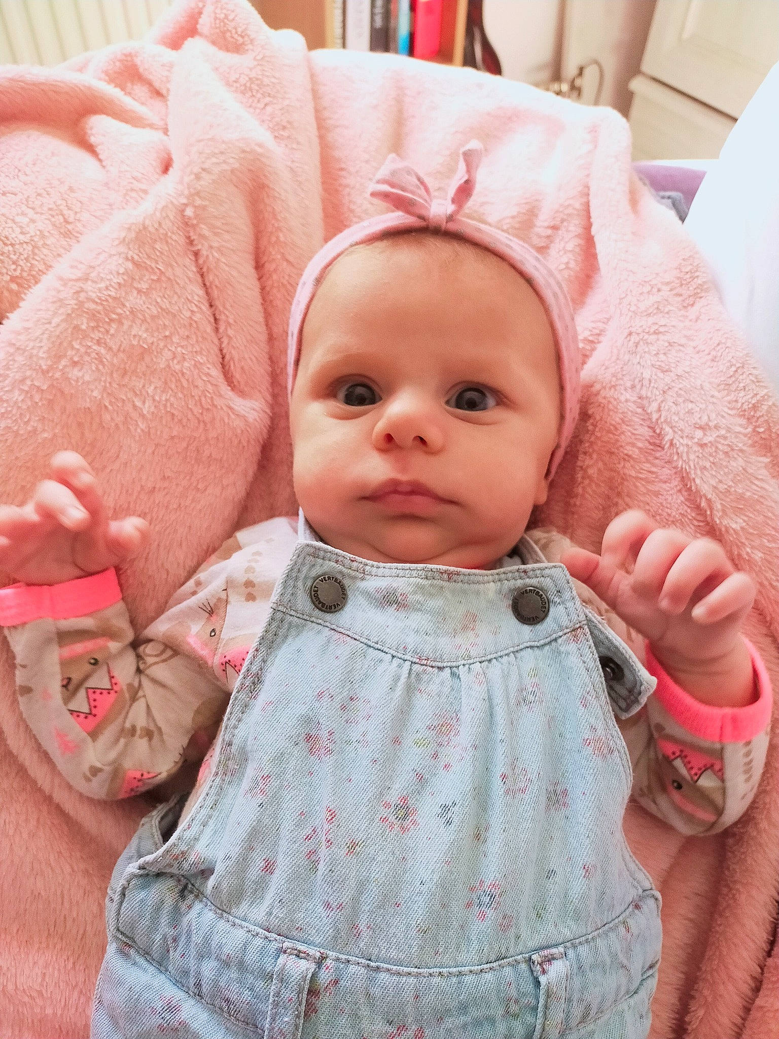 Naomi participe au concours pour gagner de l'argent avec cette photo : baby, baby_products, cheek, child, face, hand, head, linens, lip, person, pink, product, skin, toddler