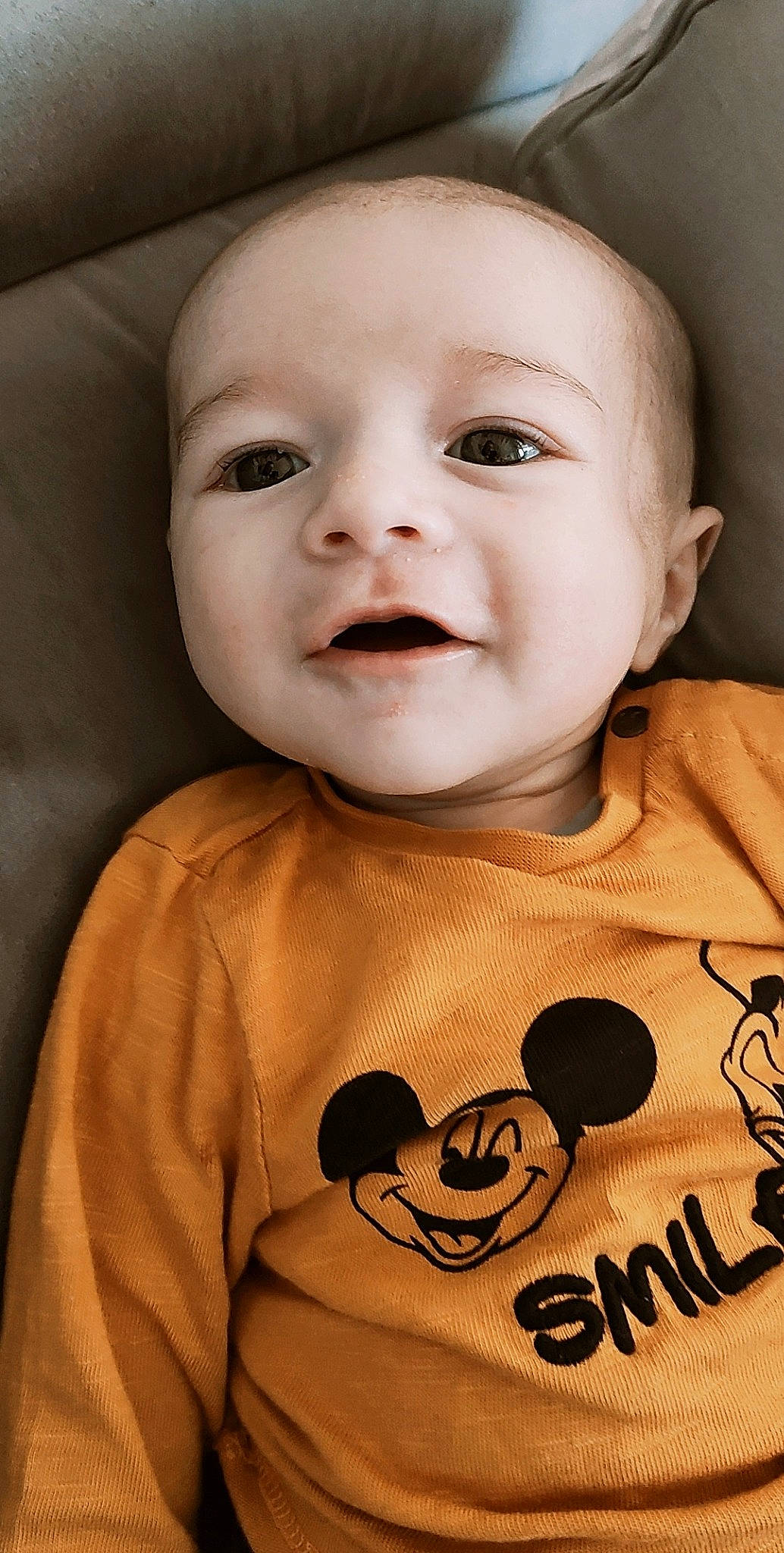 Ezyo participe au concours pour gagner de l'argent avec cette photo : baby, baby_toddler_clothing, cheek, chin, cool, eyebrow, eyelash, facial_expression, hairstyle, happy, lip, mouth, neck, nose, person, skin, sleeve, smile, t_shirt, toddler