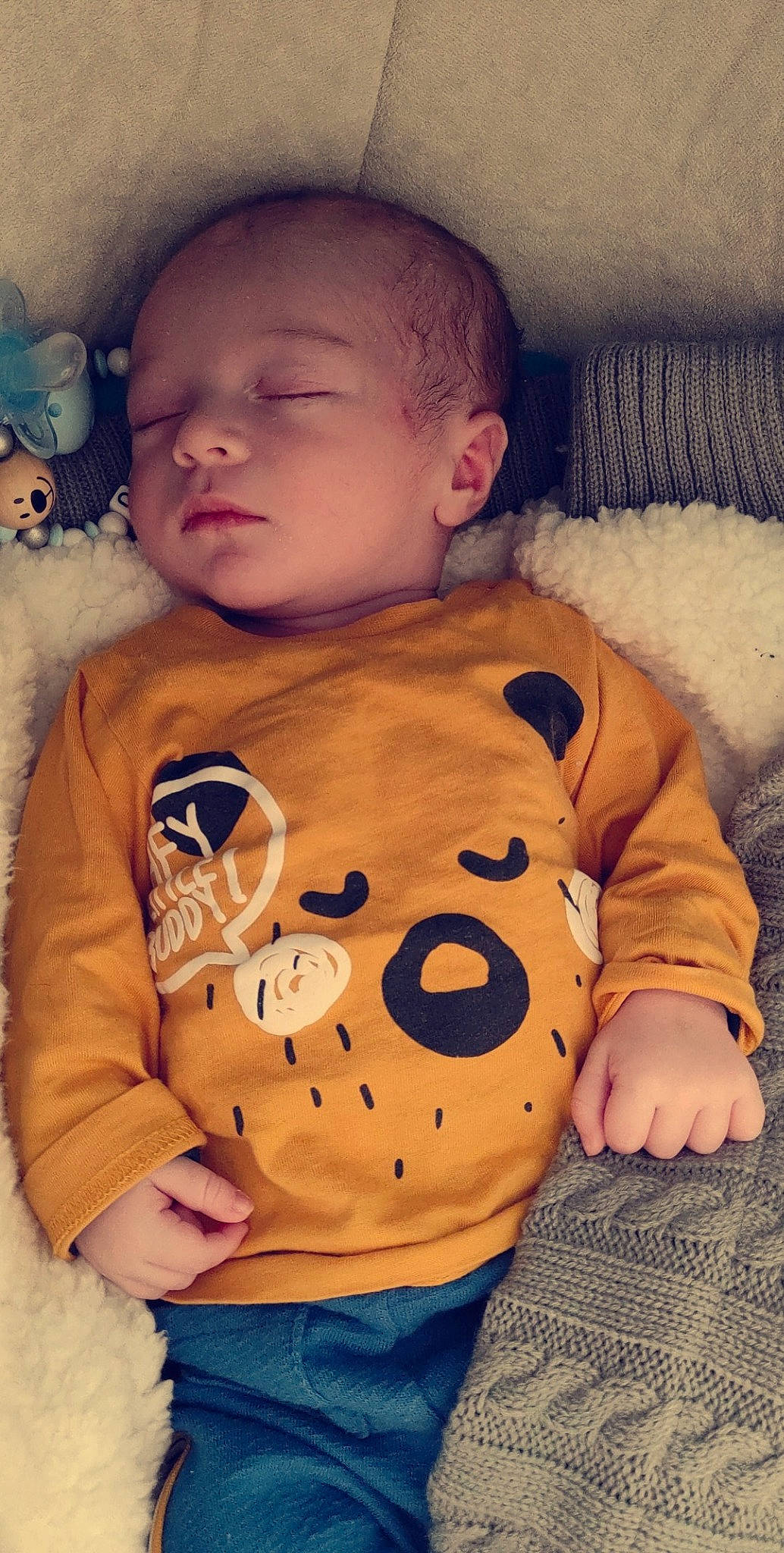 Ezyo participe au concours pour gagner de l'argent avec cette photo : baby, baby_products, baby_toddler_clothing, baby_toys, button, cheek, child, fur, human, human_body, nightwear, overall, person, sleeve, toddler, toy