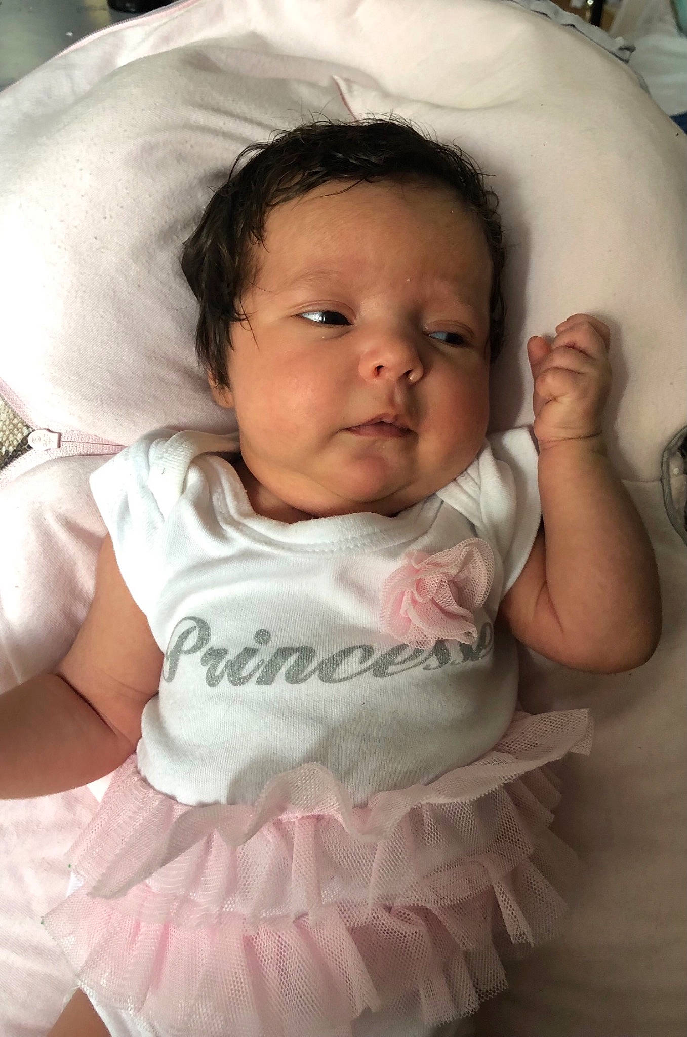 Malak a rejoint le concours — aidez-le/la à gagner de superbes lots ! arm, baby, baby_toddler_clothing, cheek, comfort, eyelash, facial_expression, finger, flash_photography, hairstyle, human, iris, lip, muscle, nose, organ, person, pink, product, skin