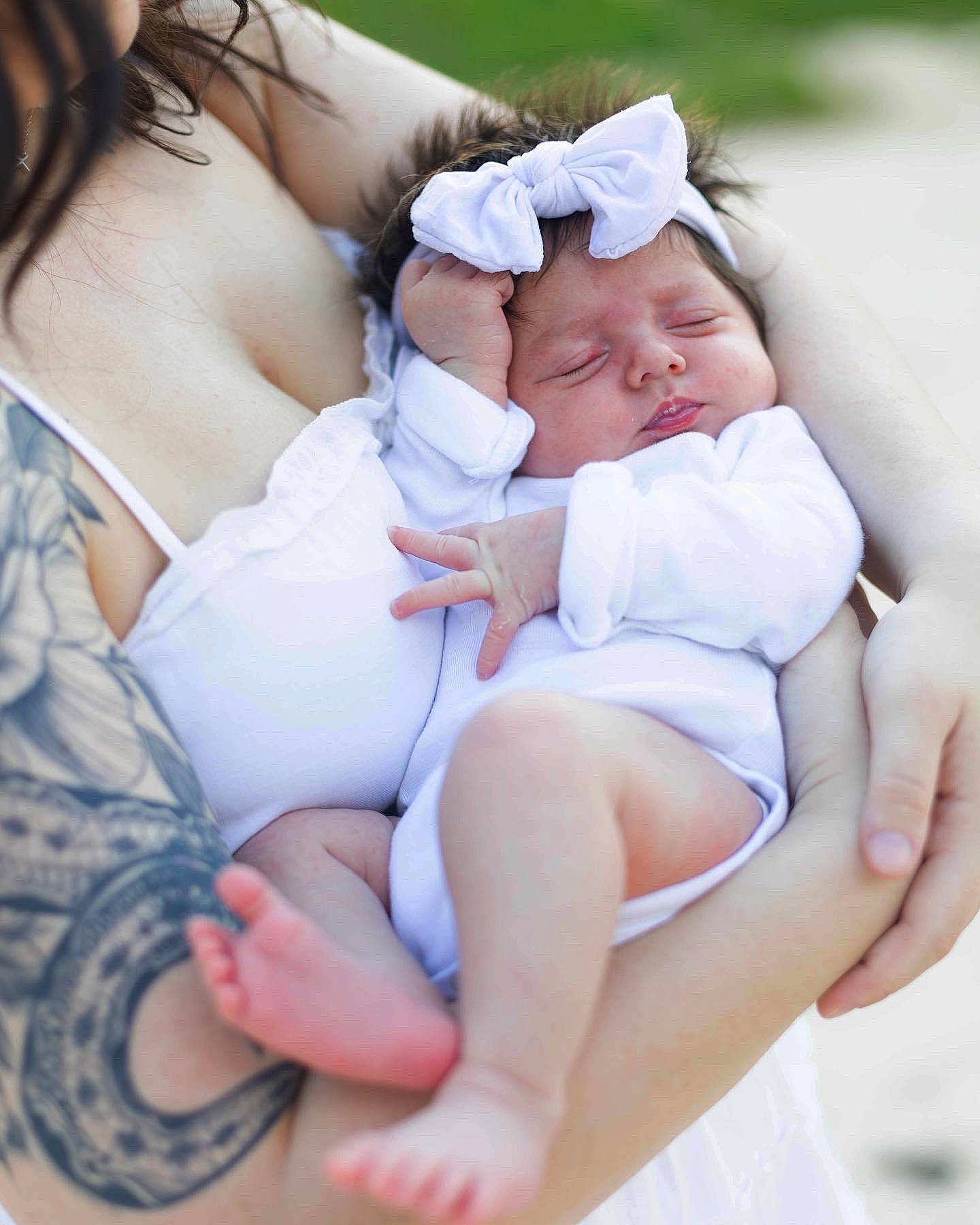 Adelyn is registered to the contest to win money with this photo: abdomen, baby, baby_toddler_clothing, chest, comfort, foot, grass, happy, headwear, human_body, human_leg, knee, leg, person, sitting, skin, stomach, sun_hat, thigh, thumb