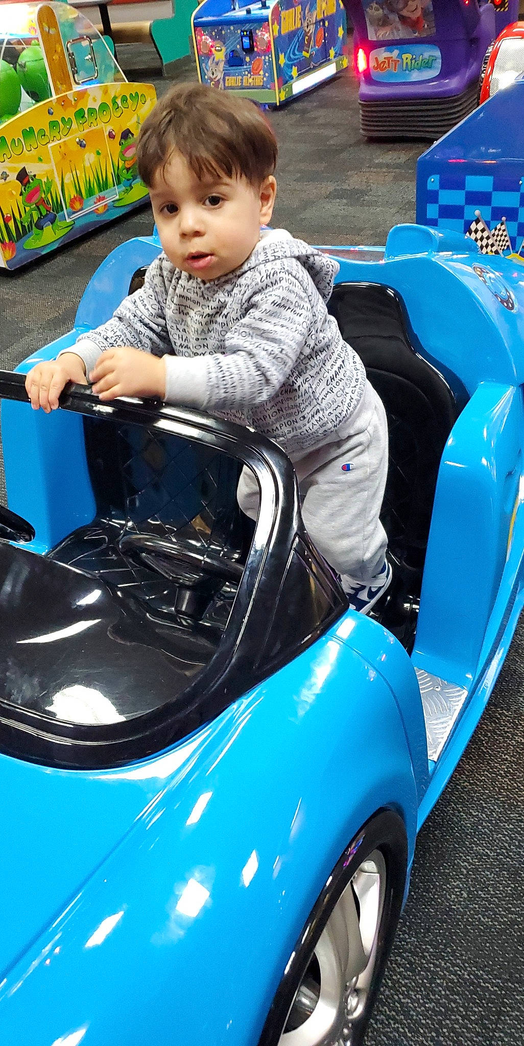 Zamias is registered to the contest to win money with this photo: auto_part, automotive_design, automotive_exterior, automotive_lighting, automotive_tire, automotive_wheel_system, blue, bumper, car, electric_blue, fender, headlamp, hood, motor_vehicle, person, photograph, snapshot, tire, toddler, vehicle