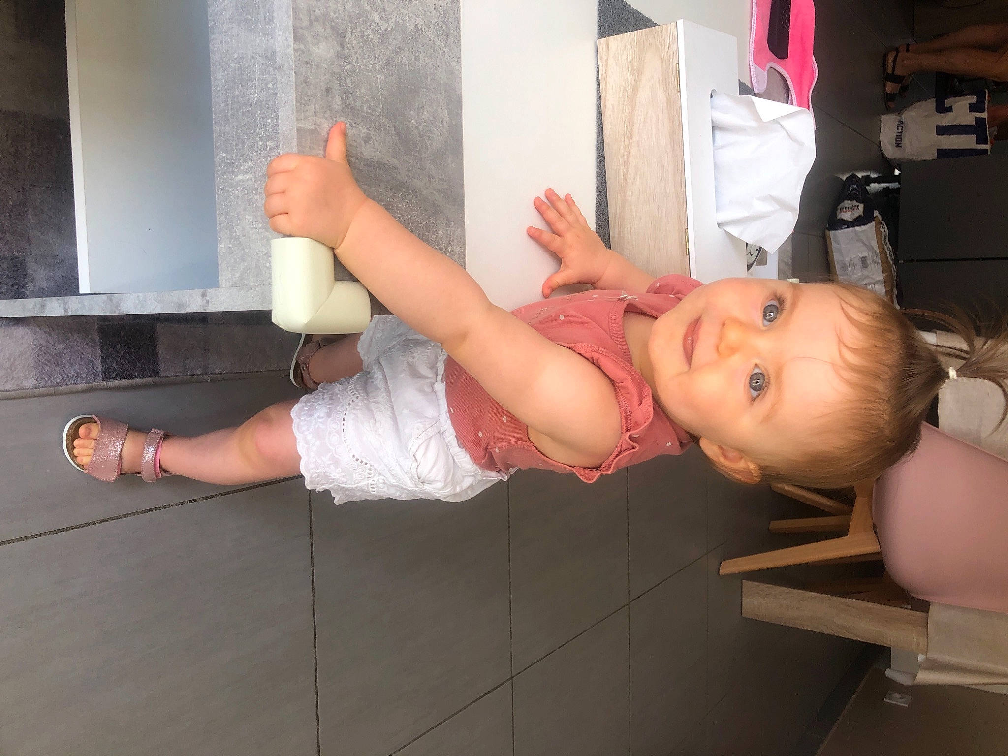 Melyana a rejoint le concours — aidez-le/la à gagner de superbes lots ! baby_toddler_clothing, chest, dress, elbow, finger, floor, flooring, foot, fun, human_leg, joint, knee, leg, person, sandal, shoulder, smile, thigh, toddler, trunk