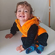 Paolo a rejoint le concours — aidez-le/la à gagner de superbes lots ! baby, bodypart, clothing, face, finger, furniture, hand, happy, head, hosiery, indoors, pants, person, photography, portrait, sitting, smile, sock, table, wood