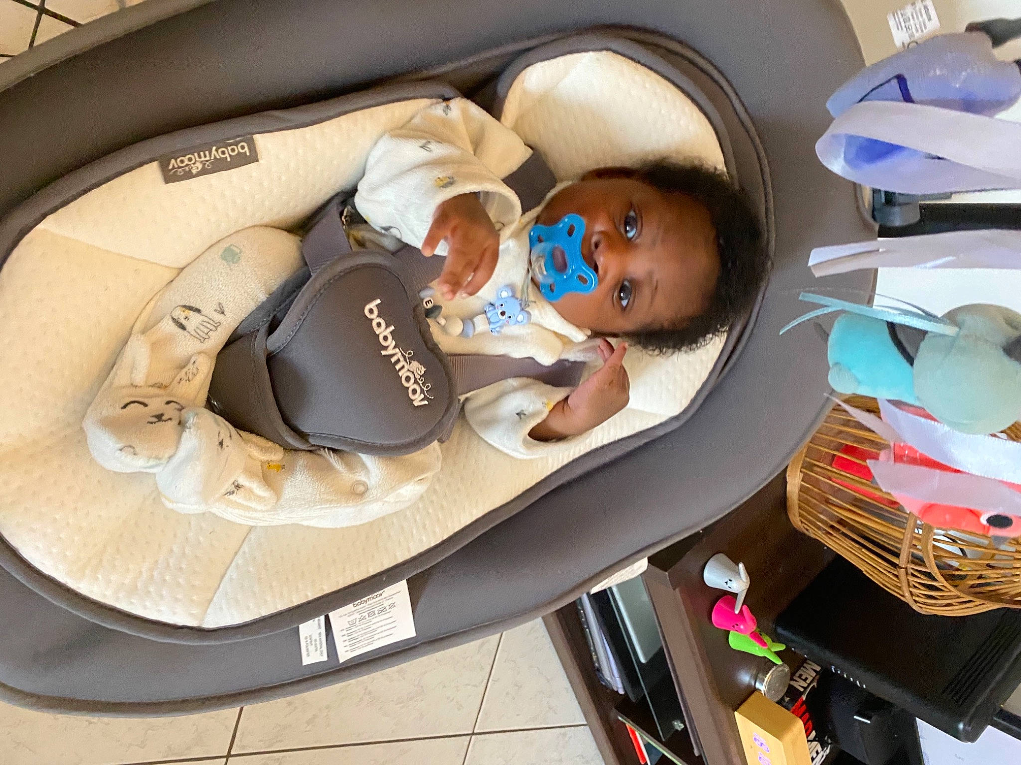 Darren a rejoint le concours — aidez-le/la à gagner de superbes lots ! auto_part, automotive_design, automotive_exterior, automotive_mirror, baby, bag, car, car_seat, comfort, eyewear, headgear, helmet, motor_vehicle, person, personal_luxury_car, product, steering_wheel, toddler, trunk, vehicle