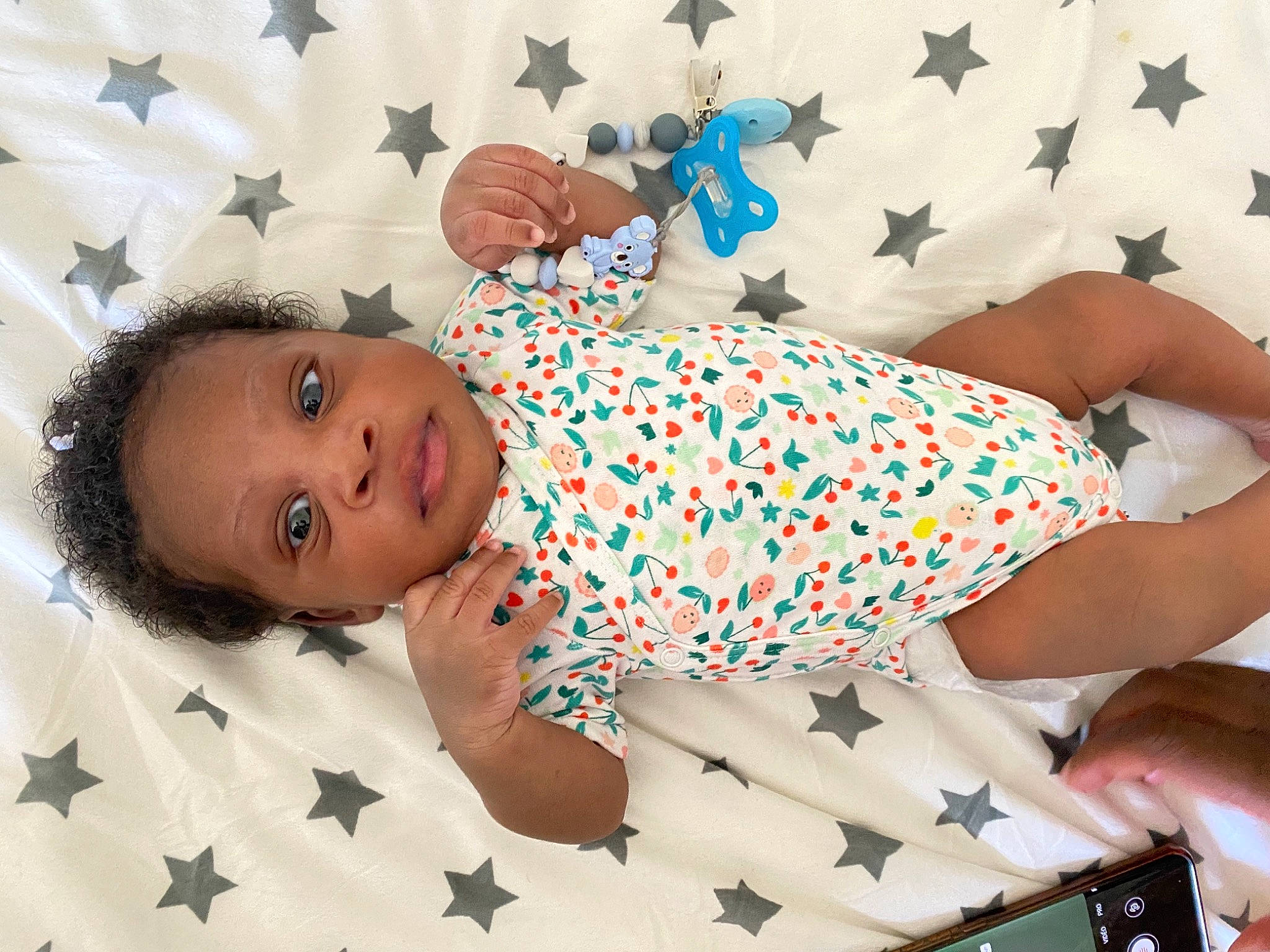 Darren participe au concours pour gagner de l'argent avec cette photo : baby, baby_safety, baby_toddler_clothing, bed, bedding, child, comfort, finger, happy, hat, linens, mobile_phone, nail, pattern, person, pink, skin, sleeve, smile, thigh