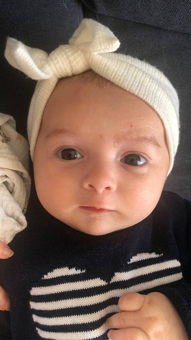 Jade a rejoint le concours — aidez-le/la à gagner de superbes lots ! cap, cheek, chin, ear, eye, eyebrow, eyelash, face, finger, flash_photography, forehead, head, headgear, iris, lip, mammal, mouth, nose, organ, person