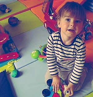 Brayton a rejoint le concours — aidez-le/la à gagner de superbes lots ! baby, cheek, child, fun, games, happy, person, plant, play, product, smile, square, toddler, toy