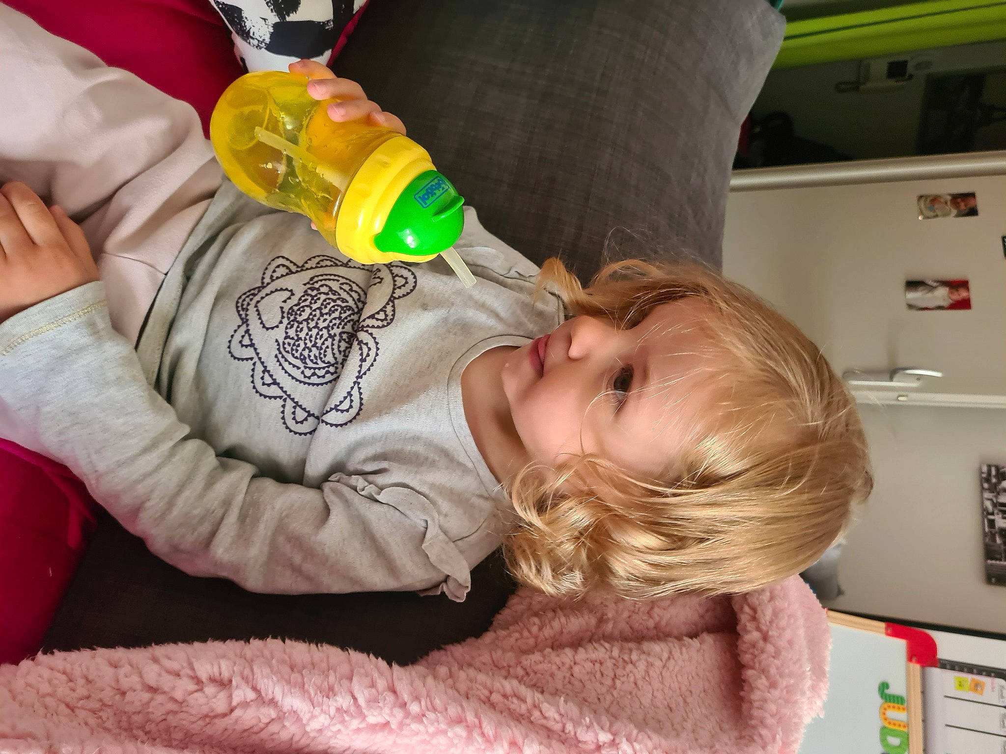 Judith participe au concours pour gagner de l'argent avec cette photo : aluminum_can, baby, baby_toddler_clothing, bottle, child, comfort, drink, drinking, drinking_water, drinkware, flooring, fun, kitchen_appliance, mineral_water, person, plastic_bottle, room, shelf, sitting, toddler