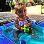 Mia a rejoint le concours — aidez-le/la à gagner de superbes lots ! baby, child, infant, pool, inflatable_pool, toy, water, outdoor, sunny, summer, play, happy, smiling, colorful, clothing, blue, green, purple, flower_pattern, feet