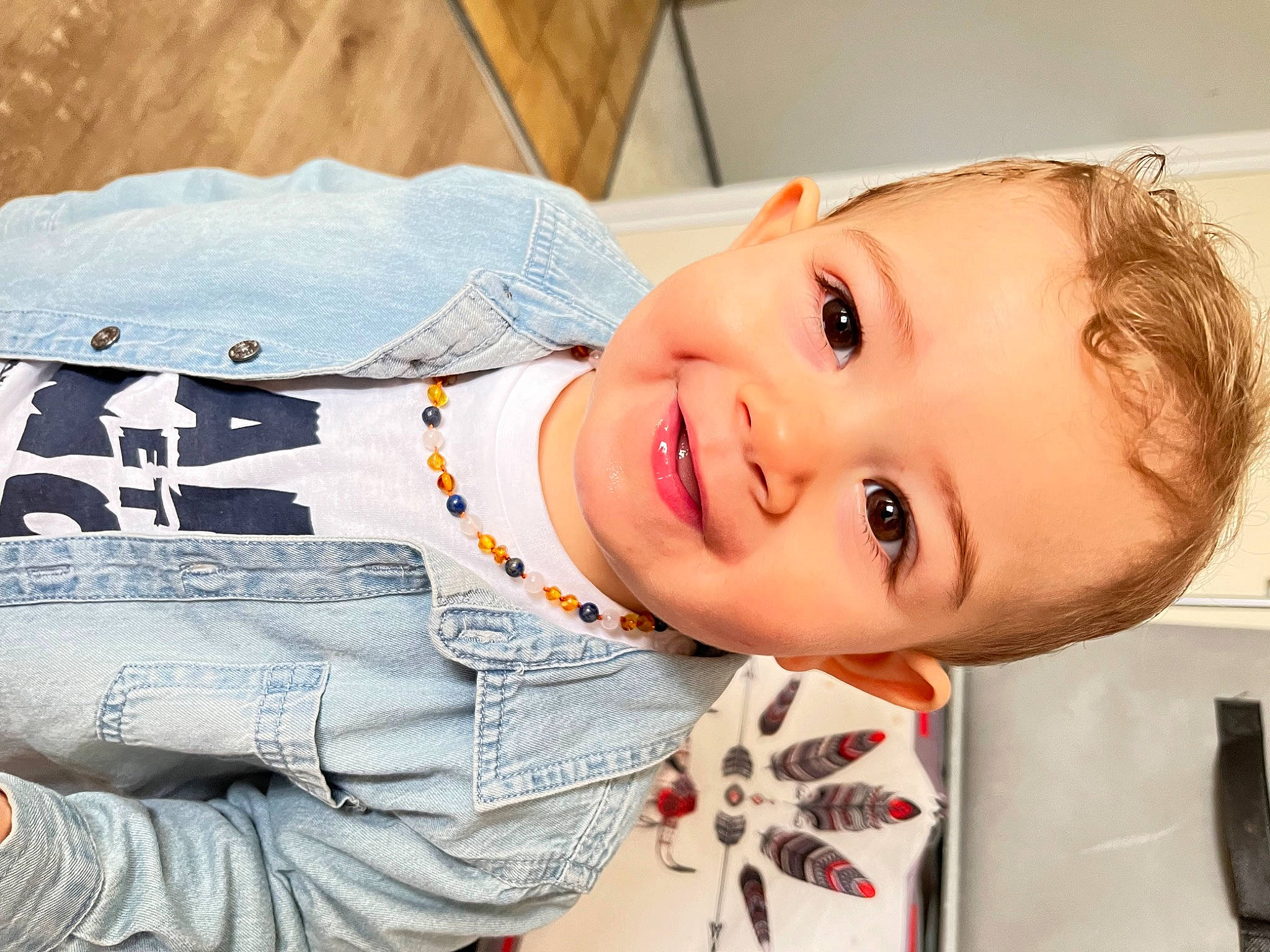Elio a rejoint le concours — aidez-le/la à gagner de superbes lots ! baby, baby_toddler_clothing, cheek, child, comfort, dress, eye, eyelash, face, facial_expression, happy, joy, lip, mouth, neck, nose, person, skin, sleeve, smile