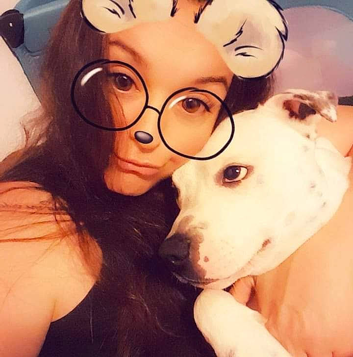 Maïko participe au concours pour gagner de l'argent avec cette photo : art, carnivore, companion_dog, dog, dog_breed, ear, eyelash, eyewear, fun, fur, gesture, glasses, happy, jaw, nose, personal_protective_equipment, selfie, vision_care, whiskers, working_animal