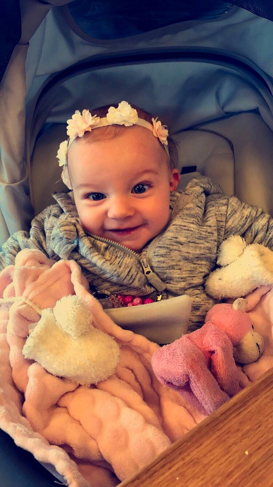 Luna participe au concours pour gagner de l'argent avec cette photo : child, eye, girl, infant, person, product, skin, toddler